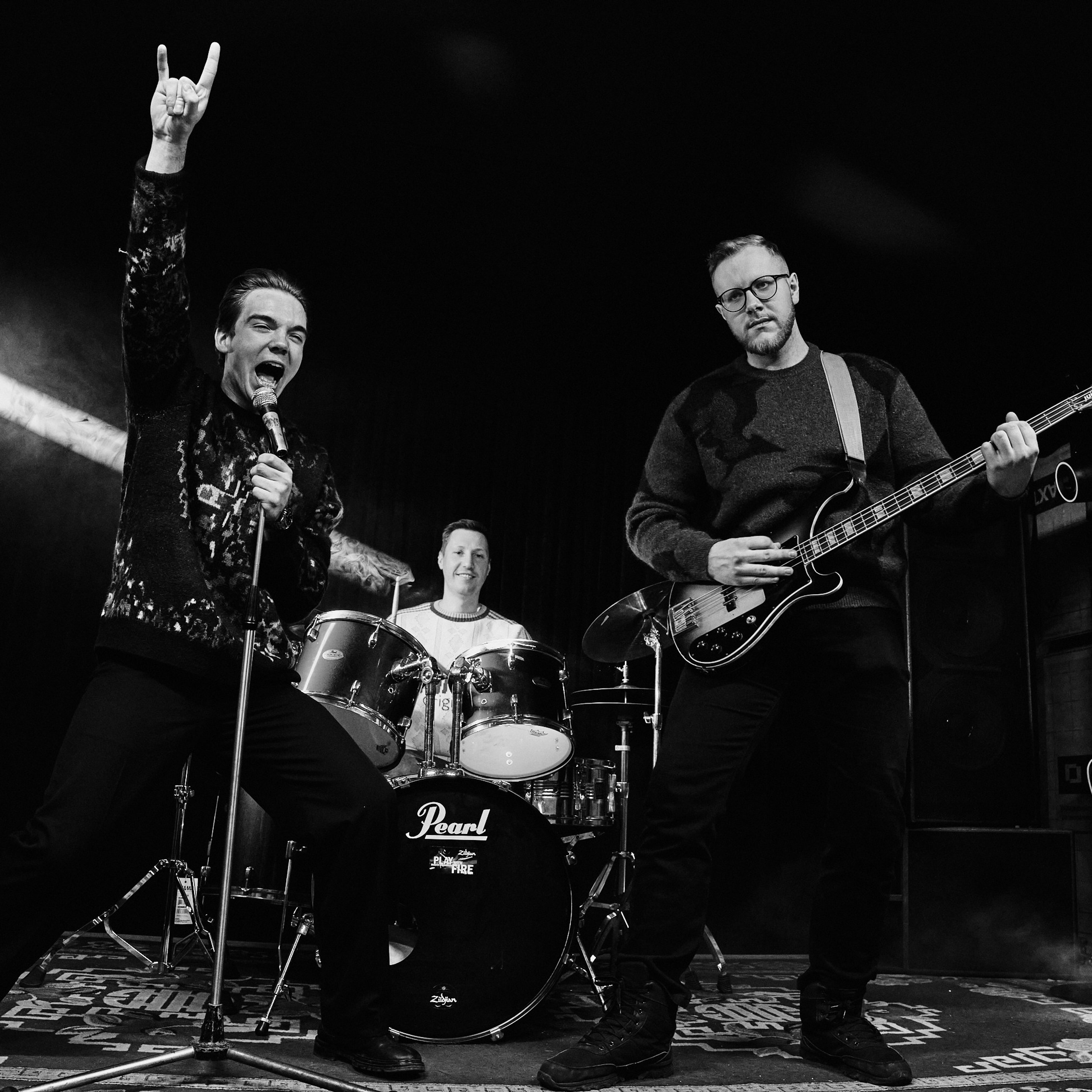 Кто включил музыку?. Александр Сазонов Красноярск