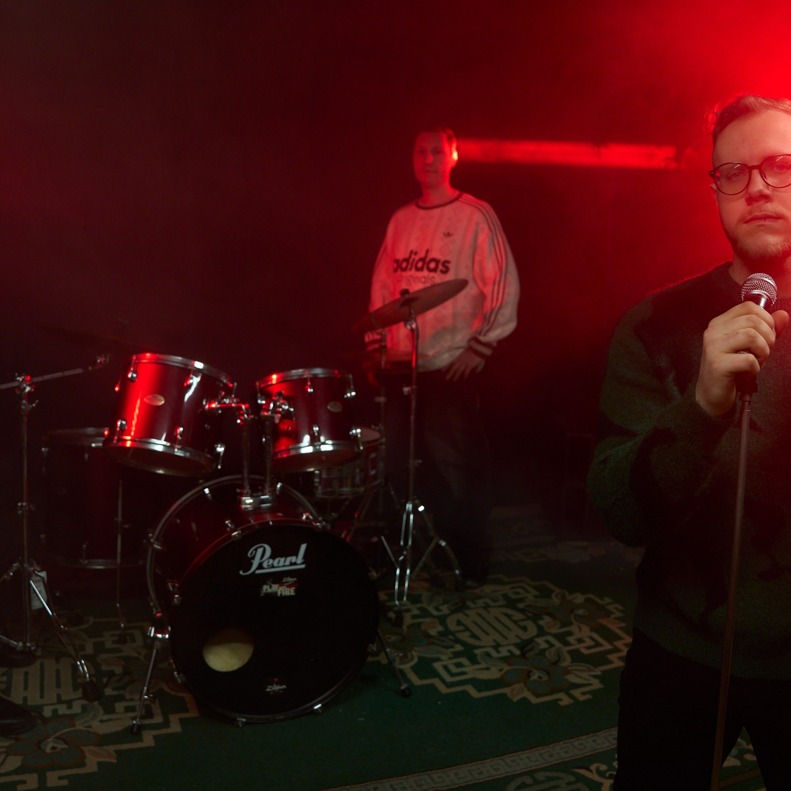 Кто включил музыку?. Александр Сазонов Красноярск