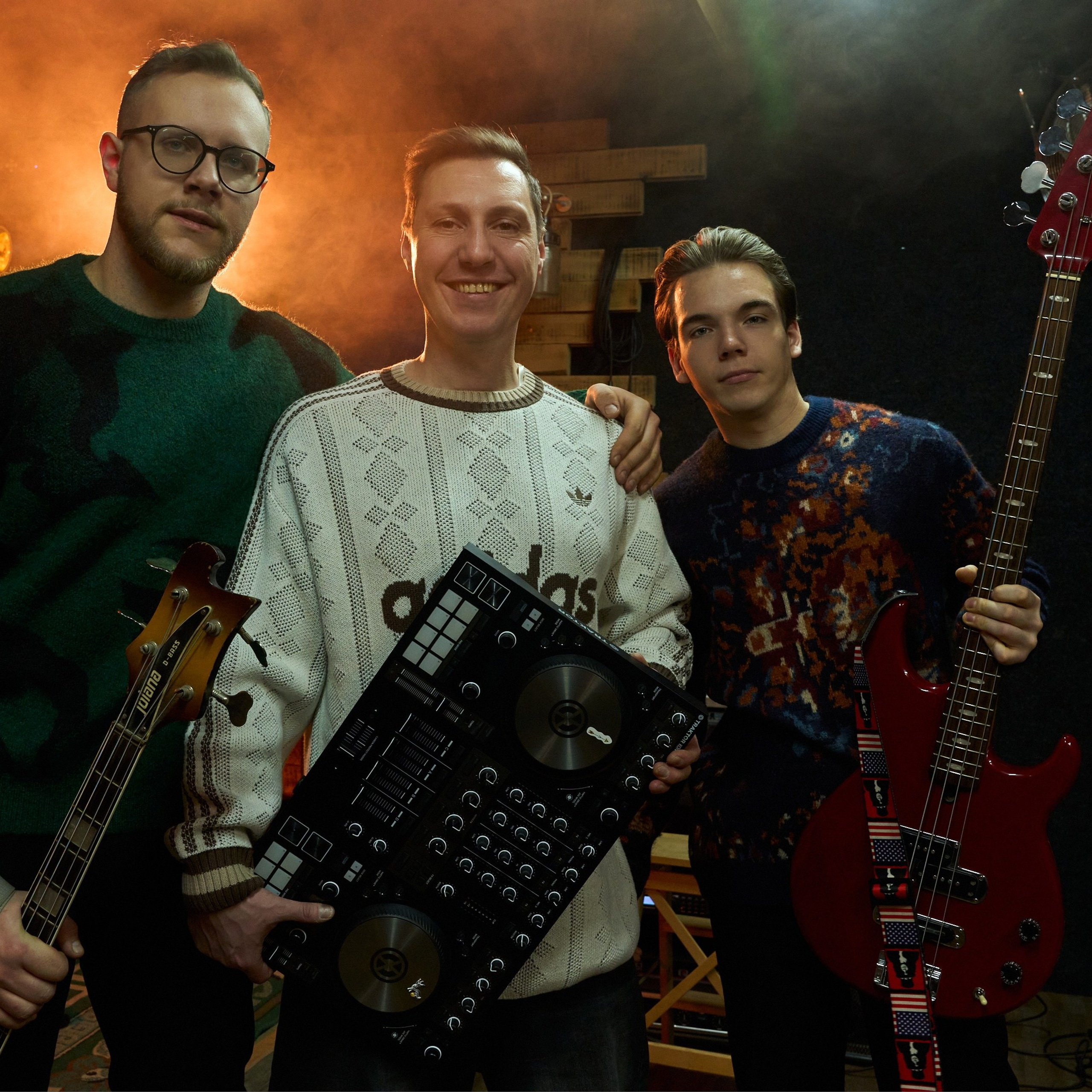 Кто включил музыку?. Александр Сазонов Красноярск