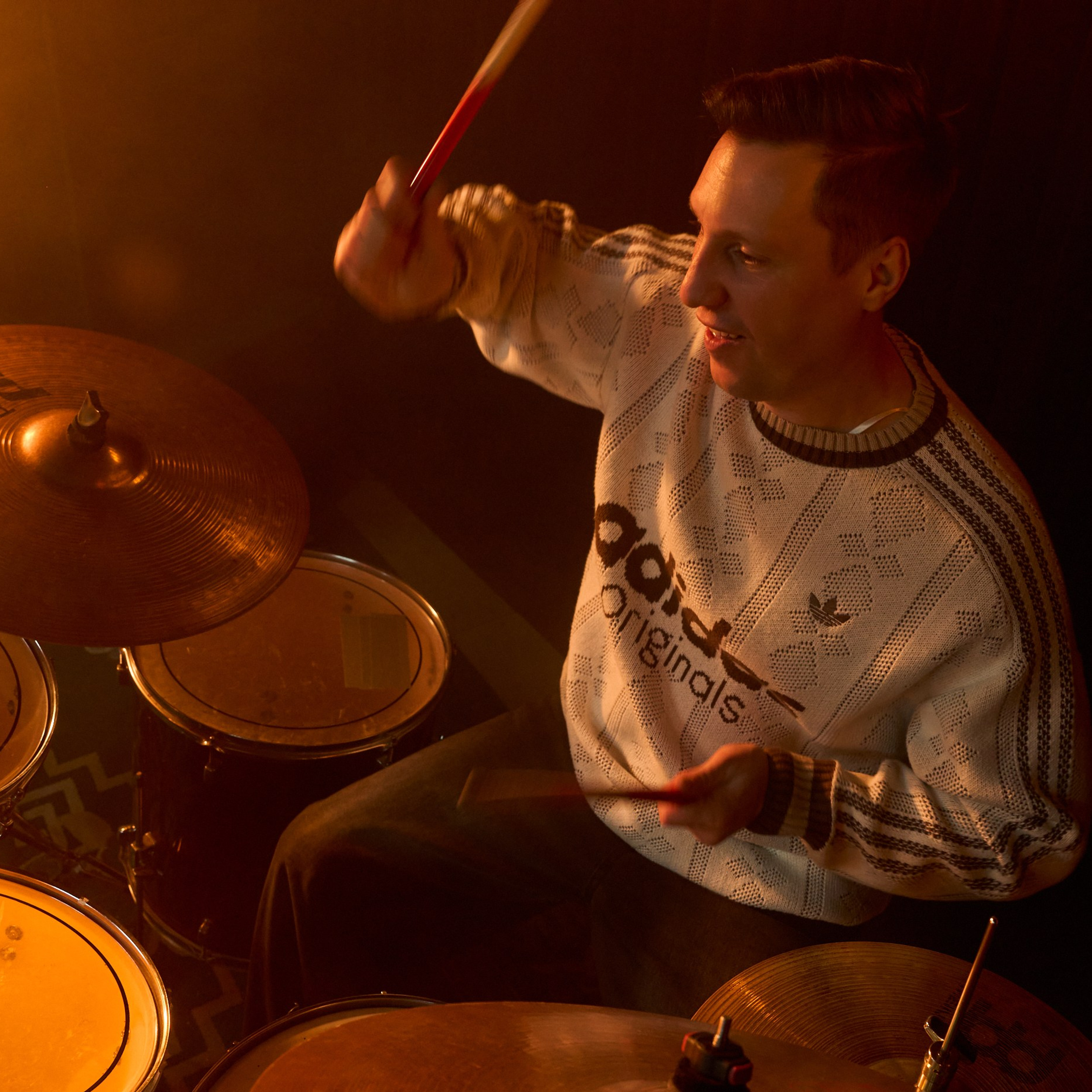 Кто включил музыку?. Александр Сазонов Красноярск