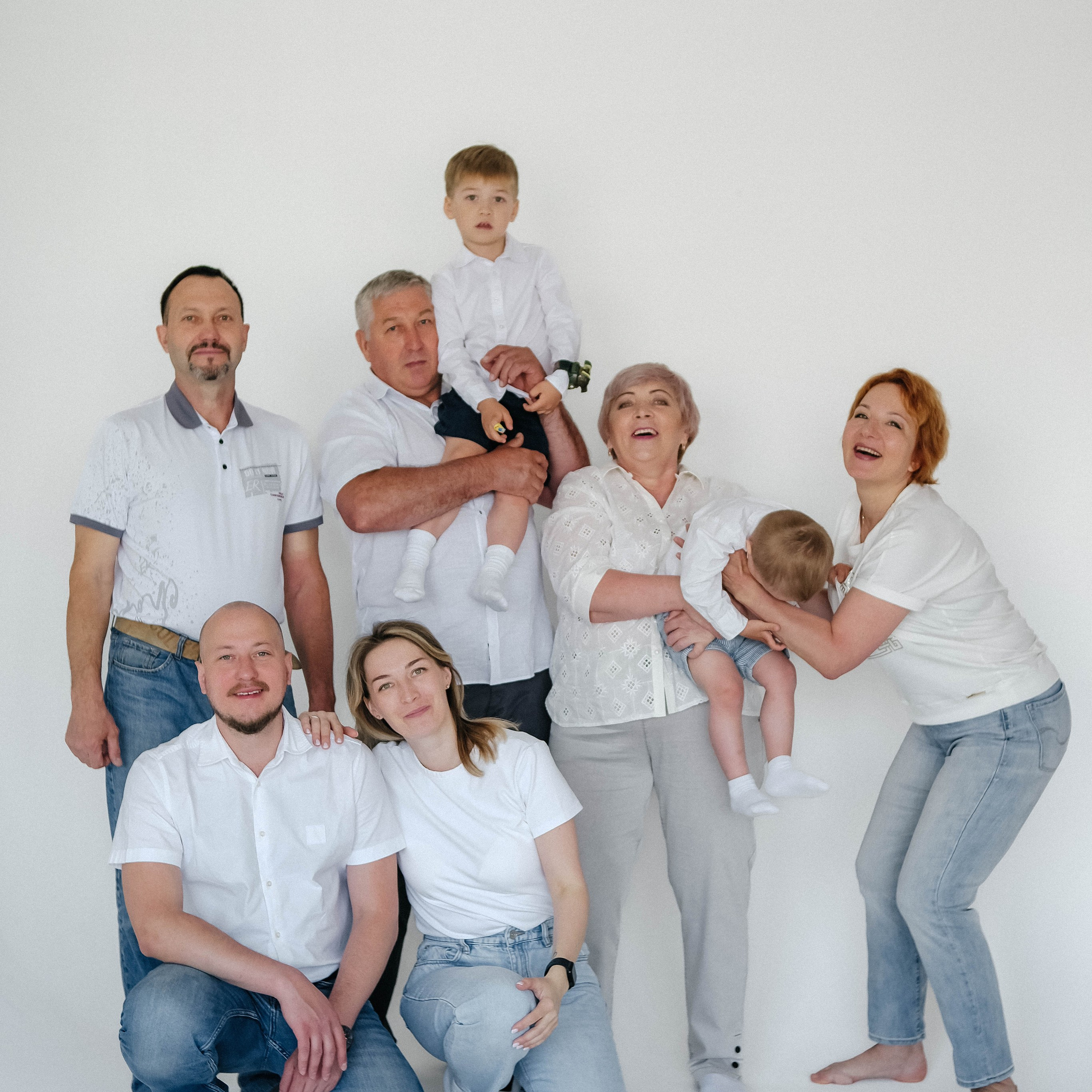 большая семейная фотосессия из 8 человек