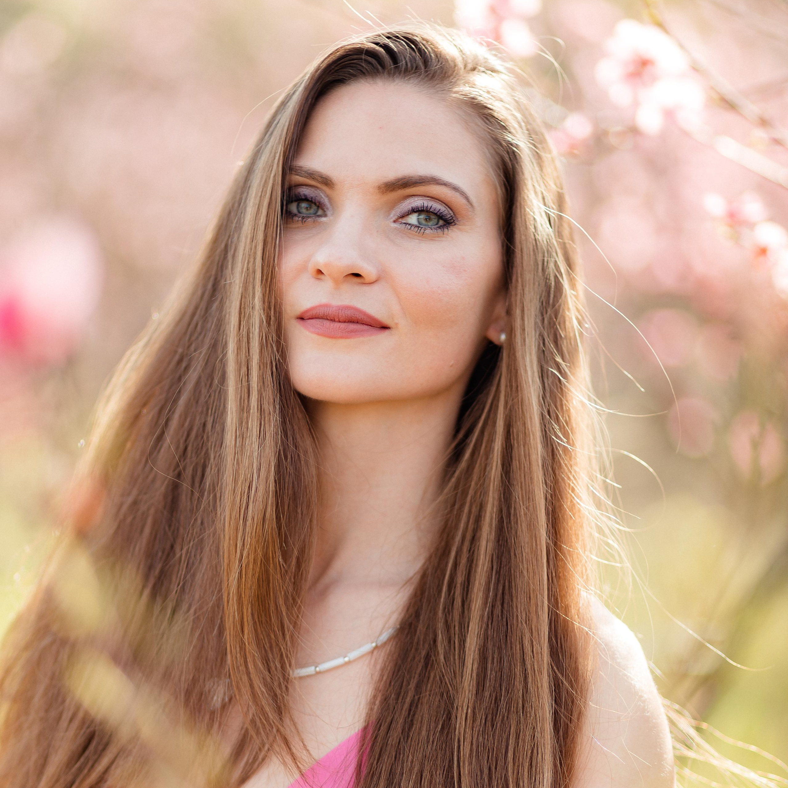 Мария и цветение персика