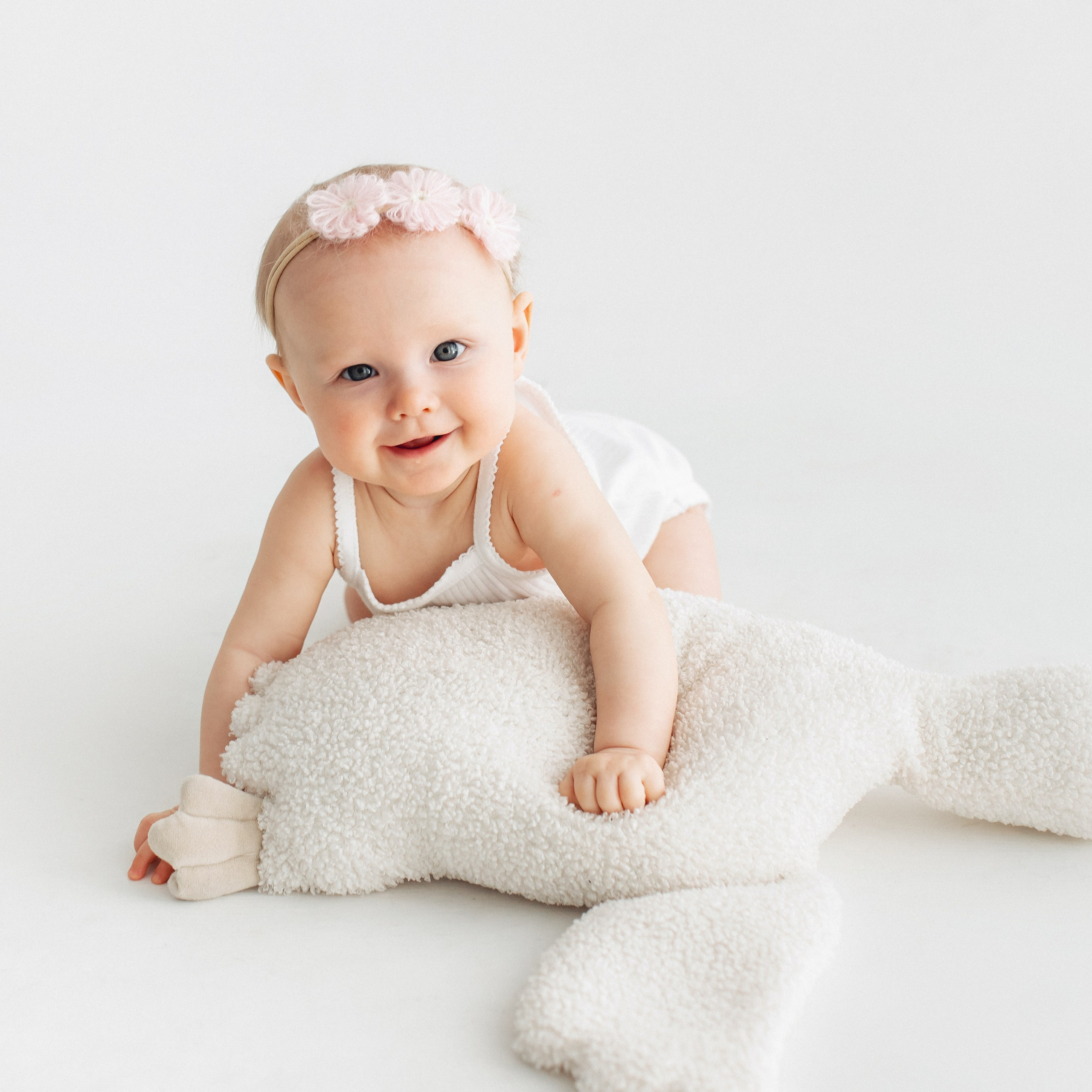 Малышка 7 месяцев)