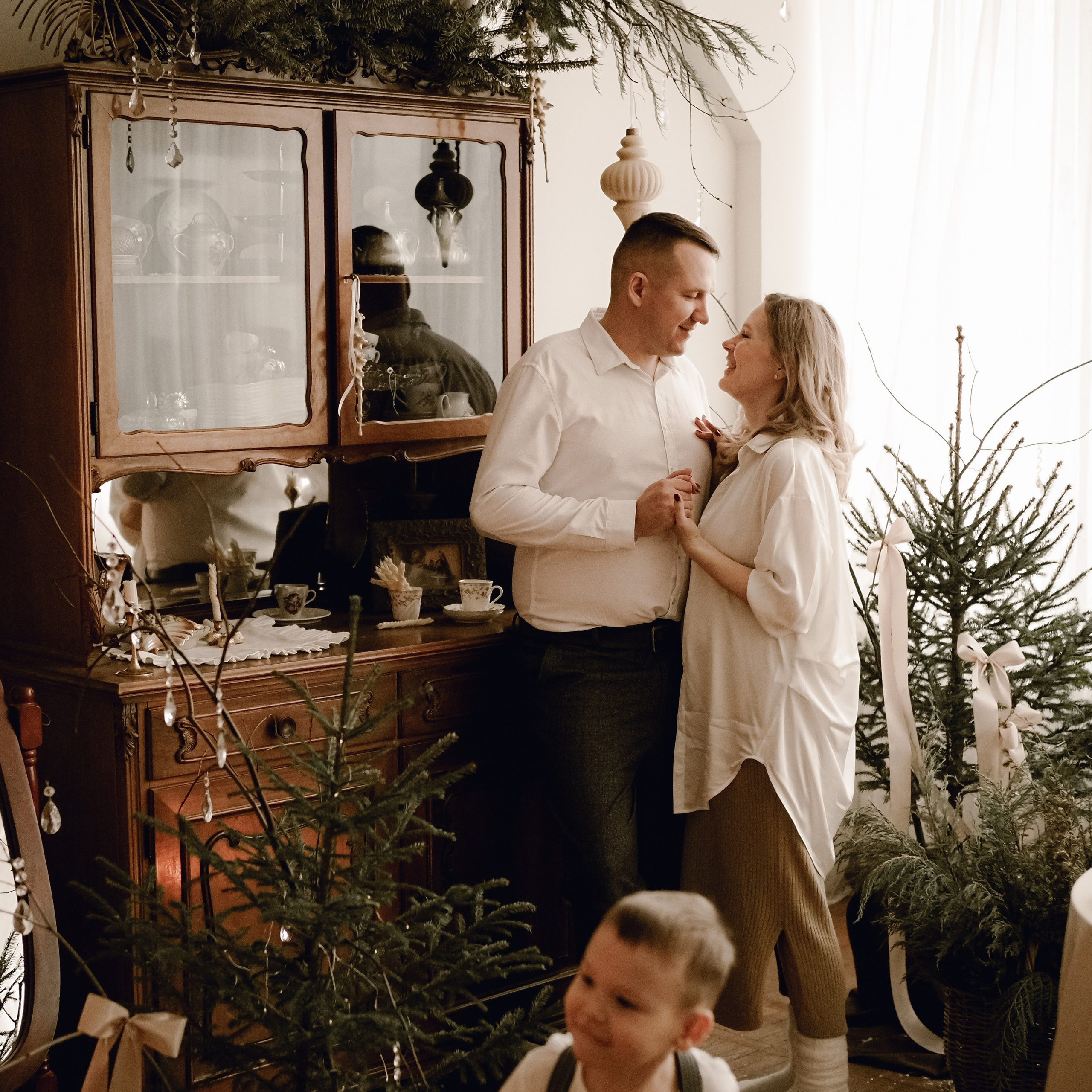 Если фото у елочки, то вот так