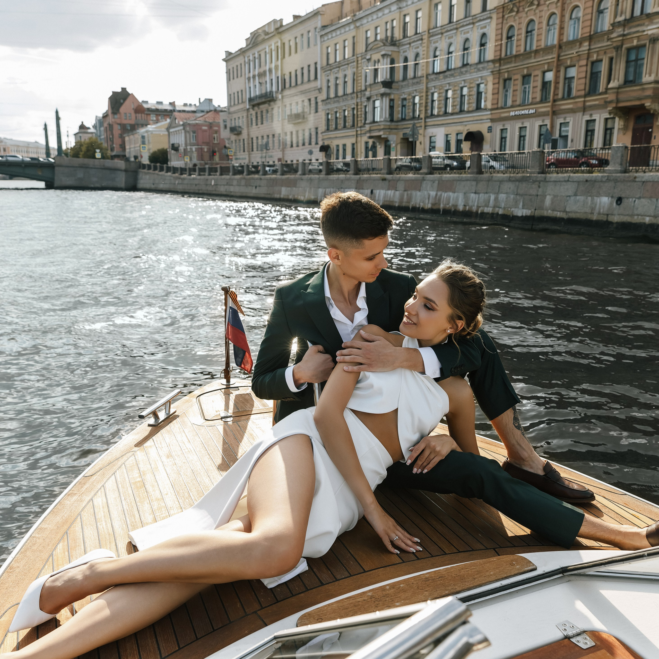 Оля и Андрей — свадебная фотосессия на катере