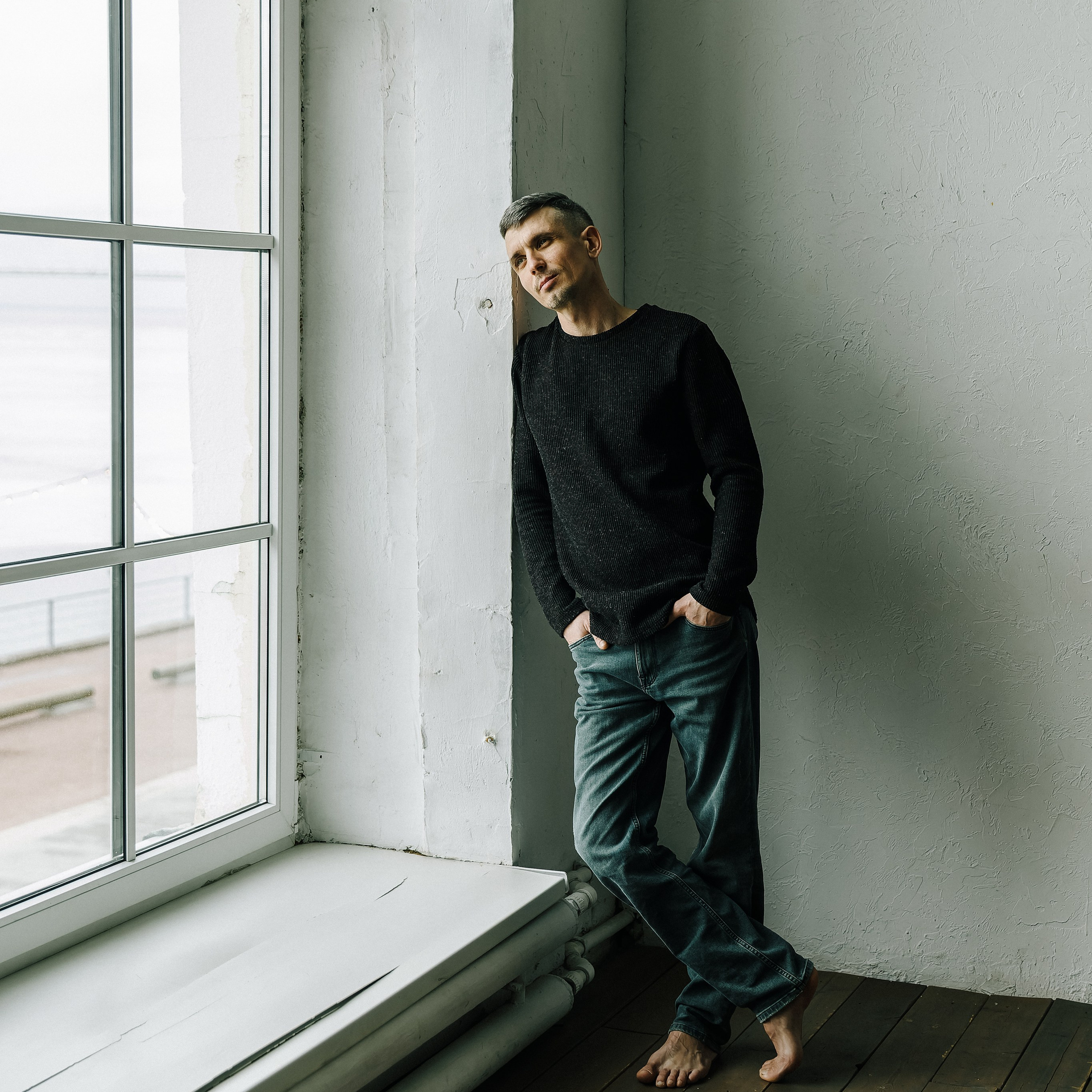 Дима — мужской портет в студии