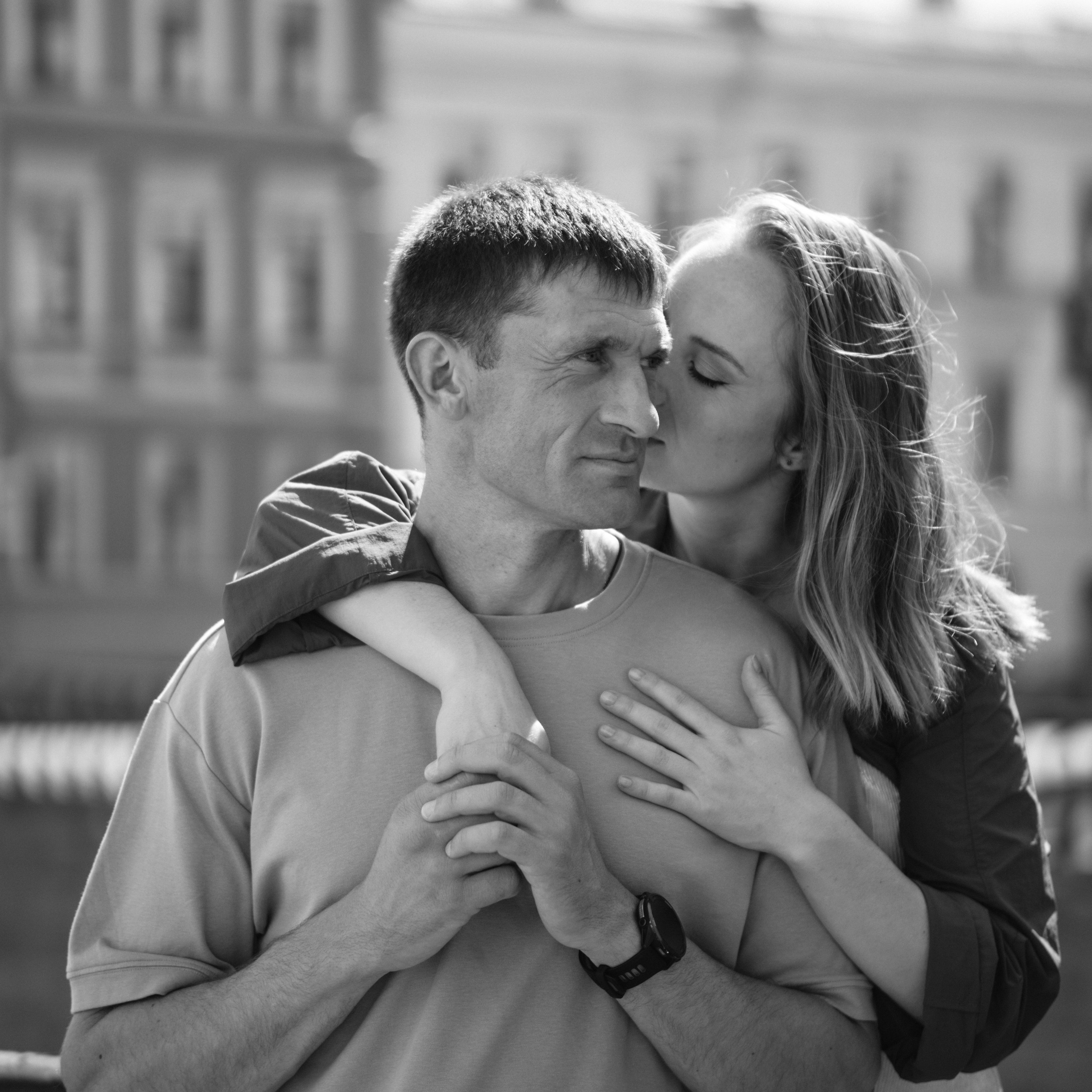 Семейная фотосессия в Петербурге на прогулке