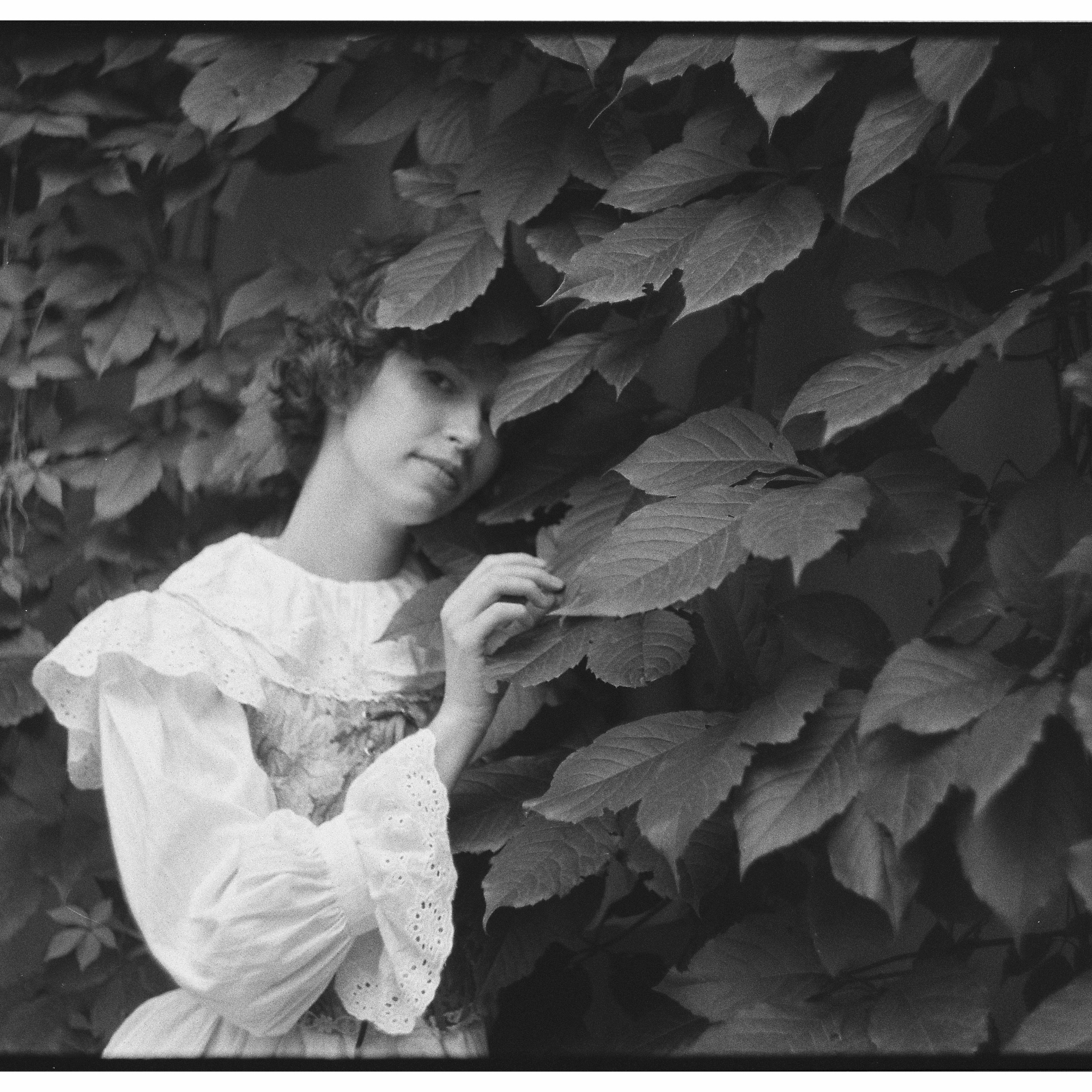 Прогулочная портретная фотосессия на плёнку для Полины в СПб