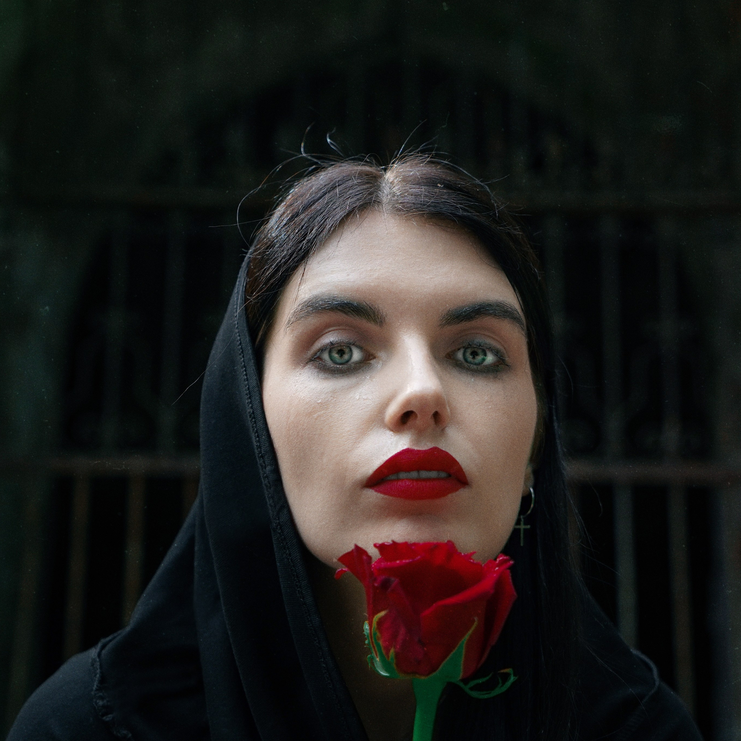 Творческая фотосессия на кладбище в Санкт-Петербурге для Лены