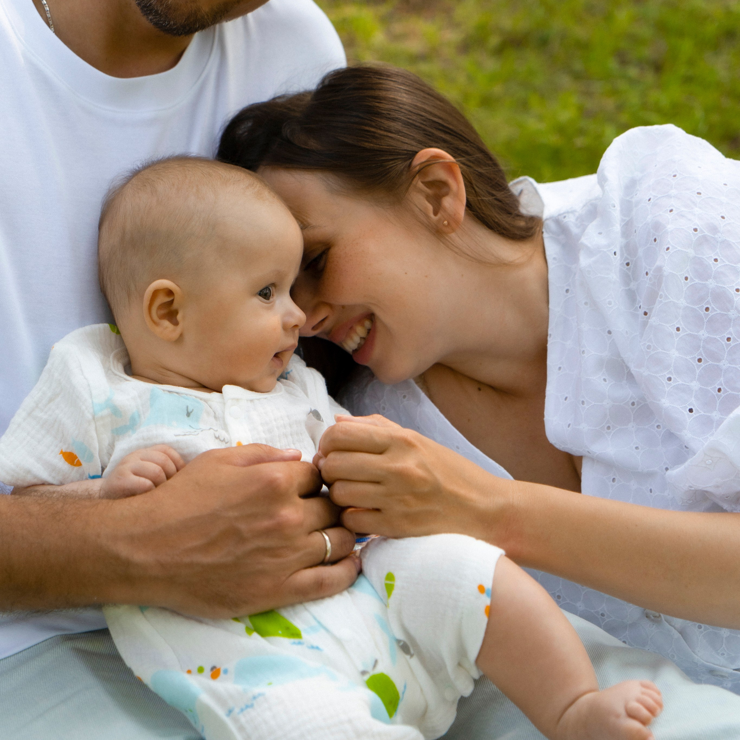Семейная фотосессия в парке в Санкт-Петербурге для Вероники, Жени и Андрюши