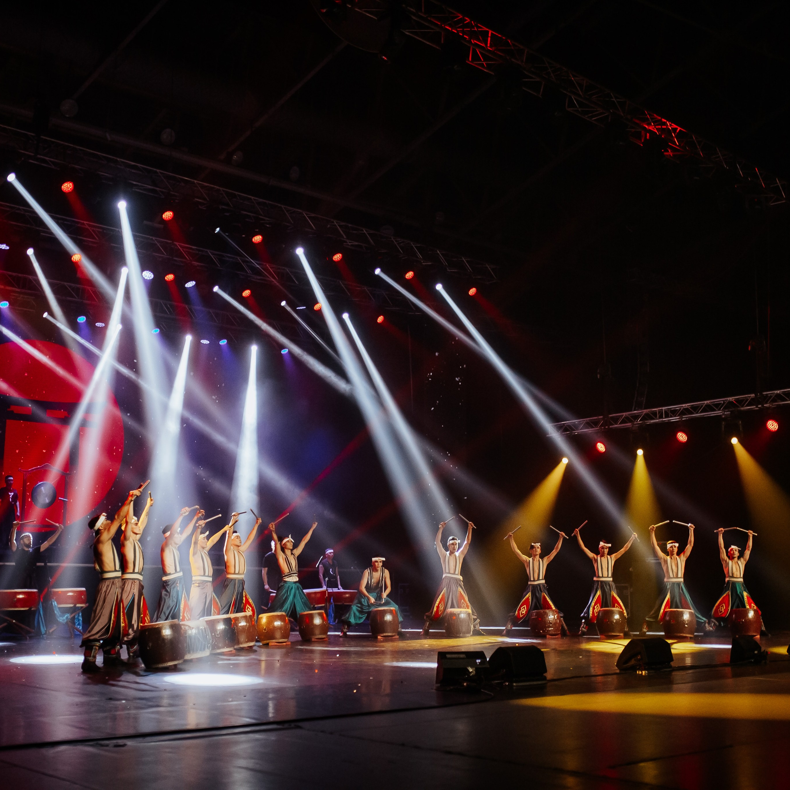 «Блеск Азии» Театр Байкал. Фотограф Алтай — Айсур Баксаргин