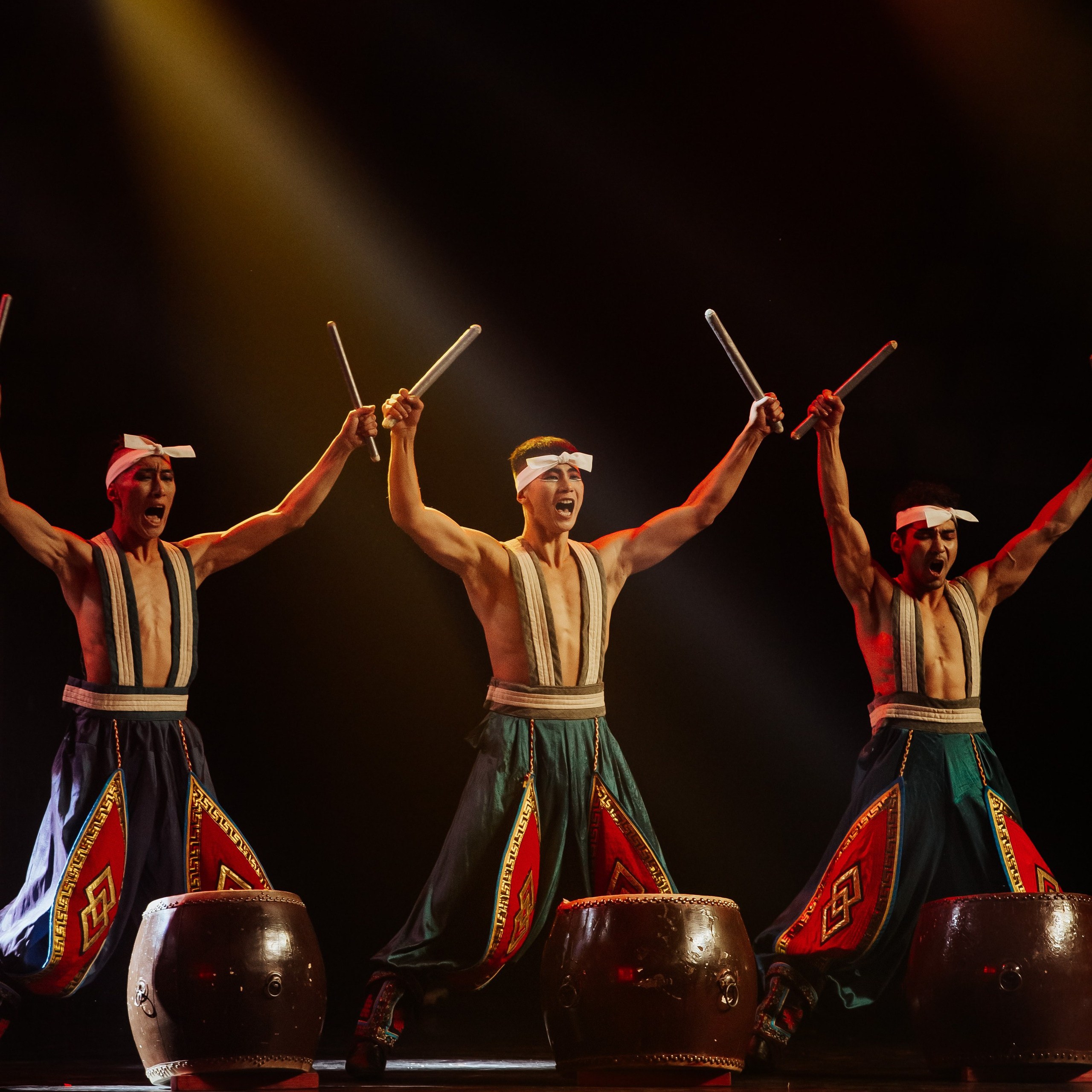 «Блеск Азии» Театр Байкал. Фотограф Алтай — Айсур Баксаргин