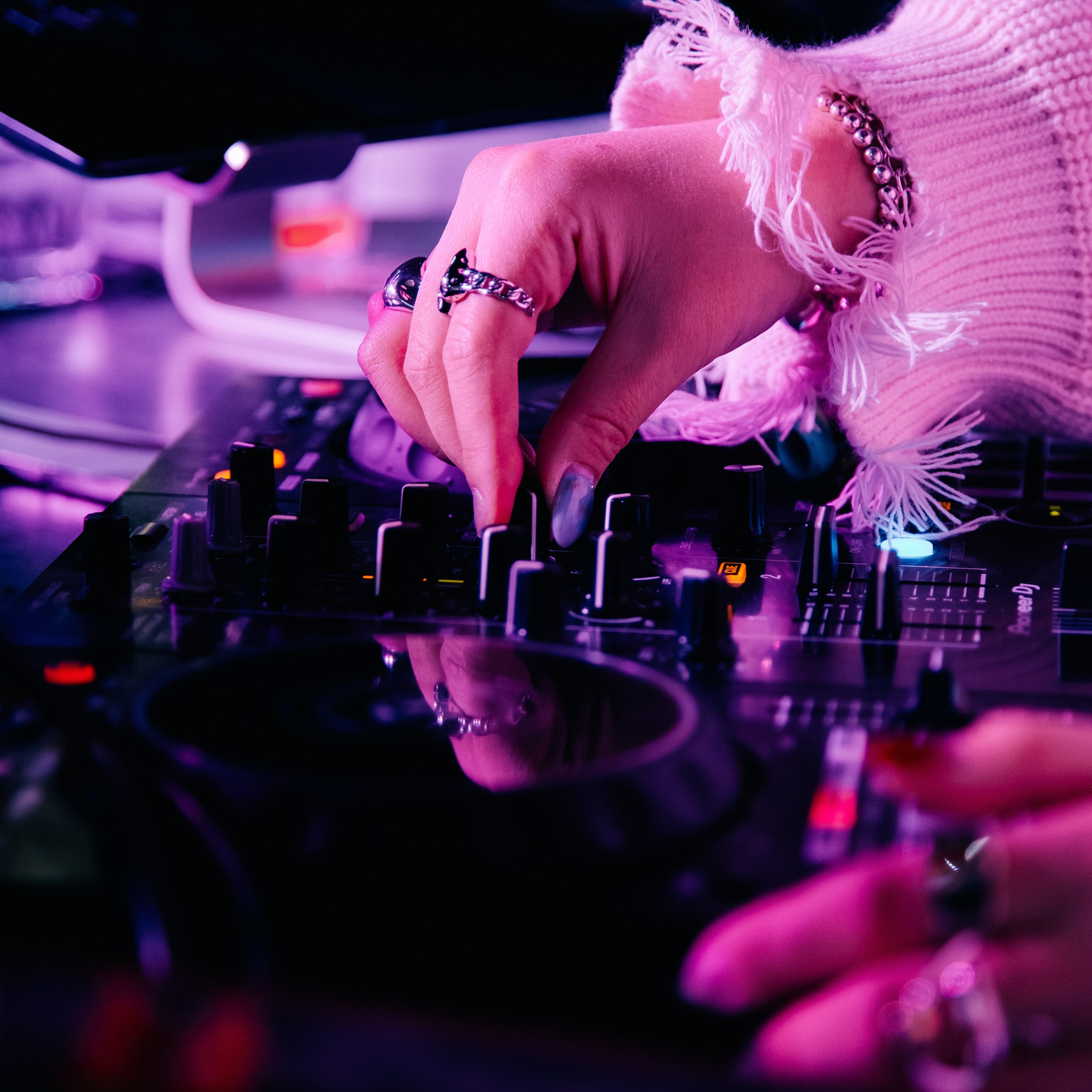 «IskraMarket» | № 4. Фотограф Алтай — Айсур Баксаргин