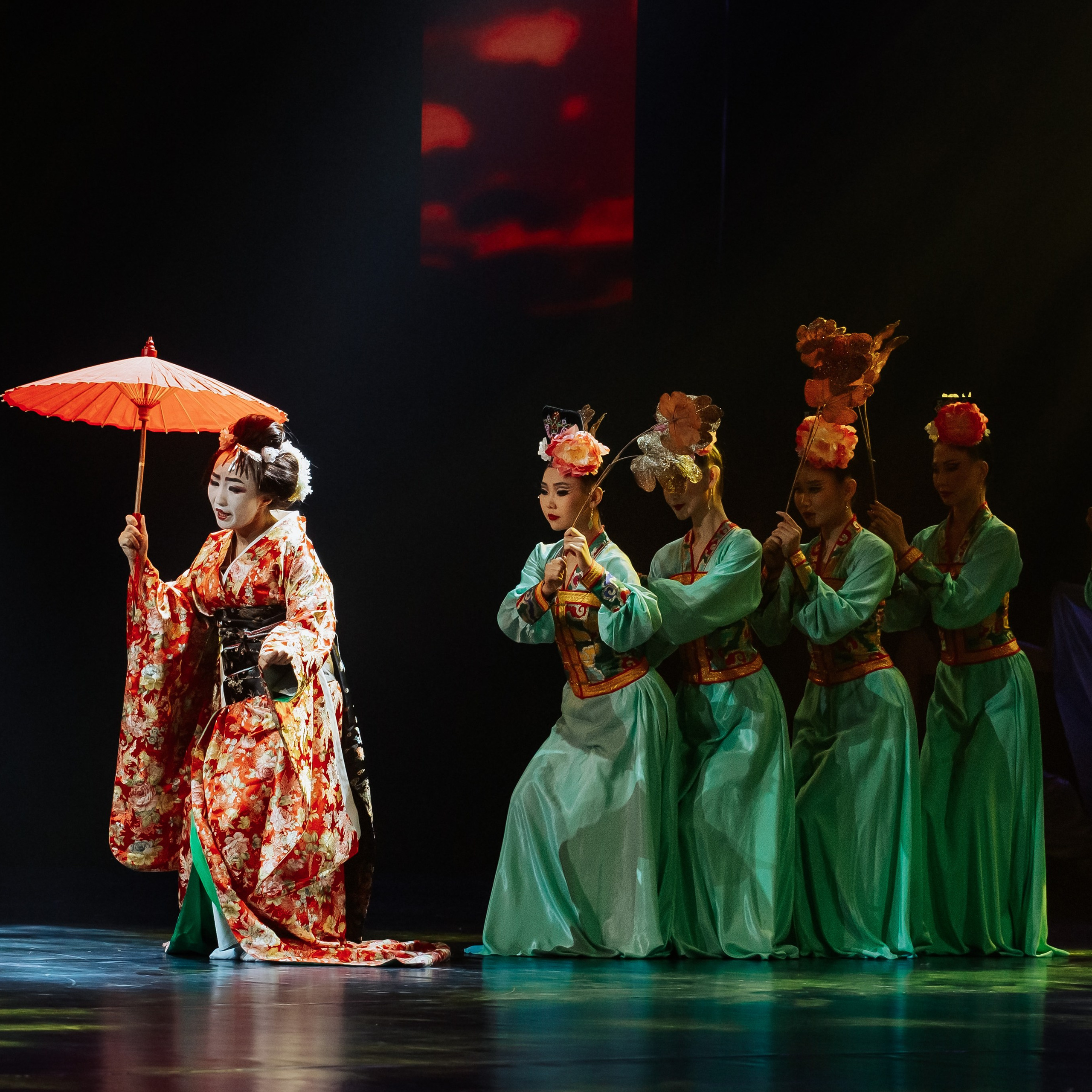 «Блеск Азии» Театр Байкал. Фотограф Алтай — Айсур Баксаргин