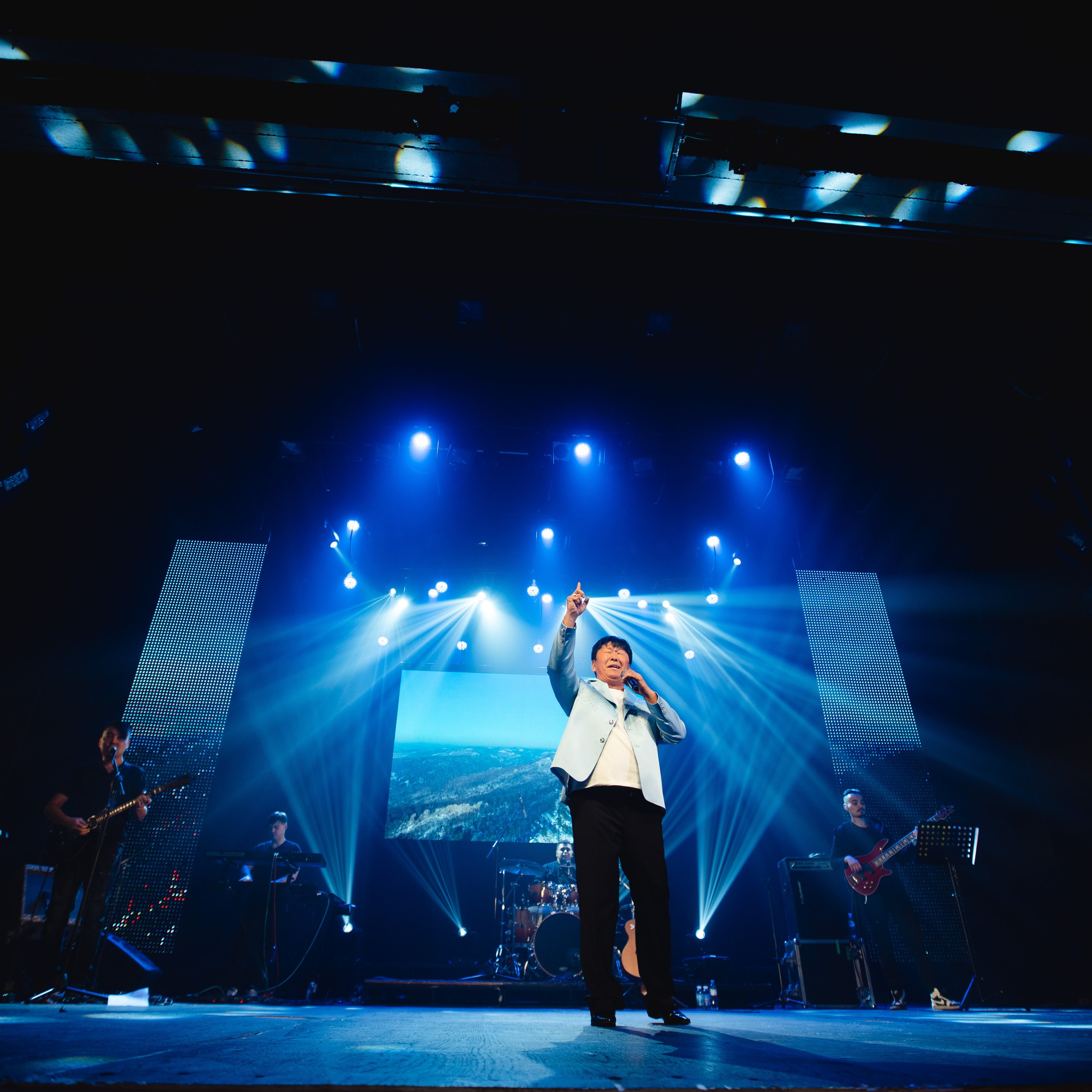 Э.Батсух и Группа «Люди». Фотограф Алтай — Айсур Баксаргин