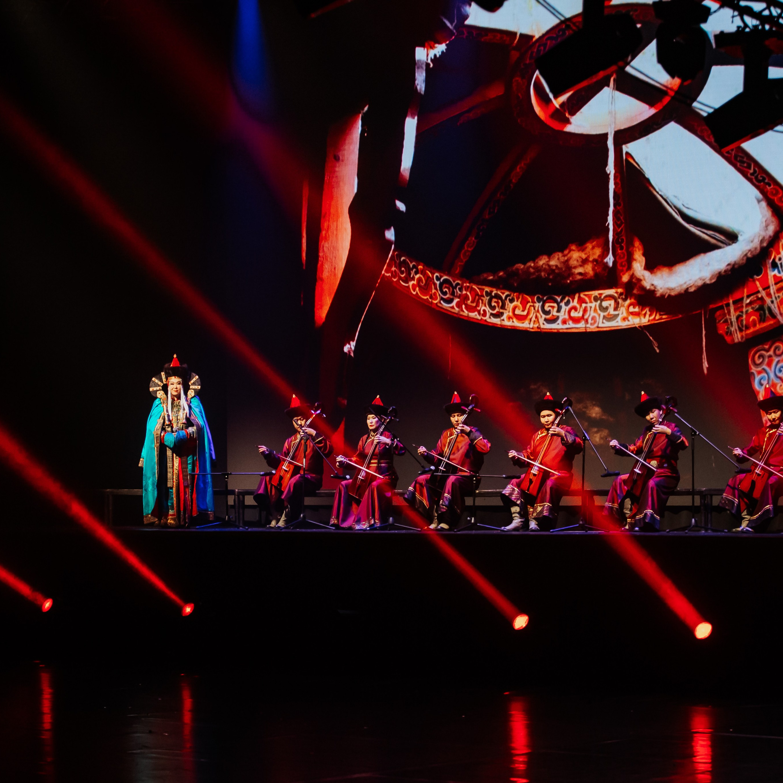 «Блеск Азии» Театр Байкал. Фотограф Алтай — Айсур Баксаргин