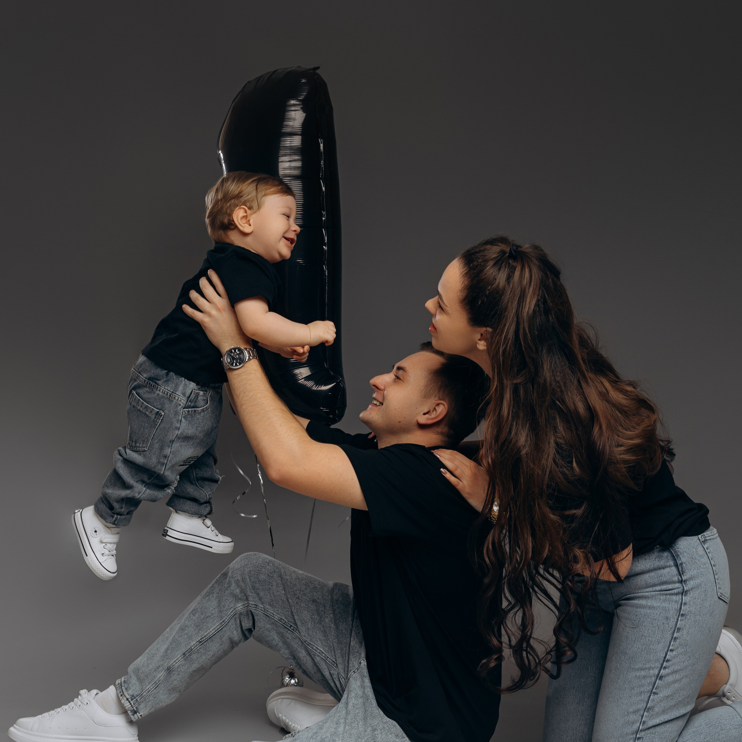 Артём 1 годик