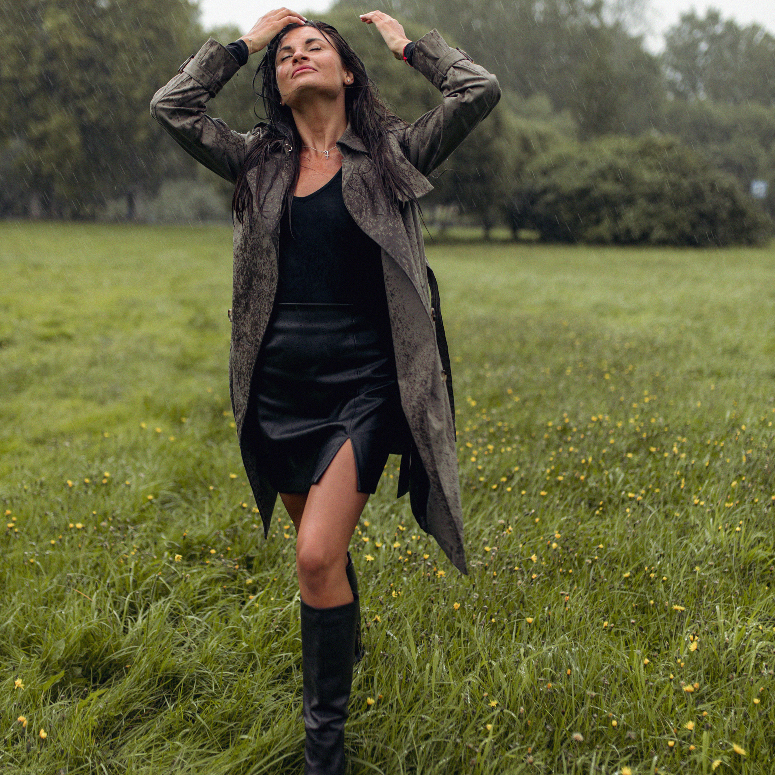 Аня и дождь в Питере. Фотограф Мария Сваридзе