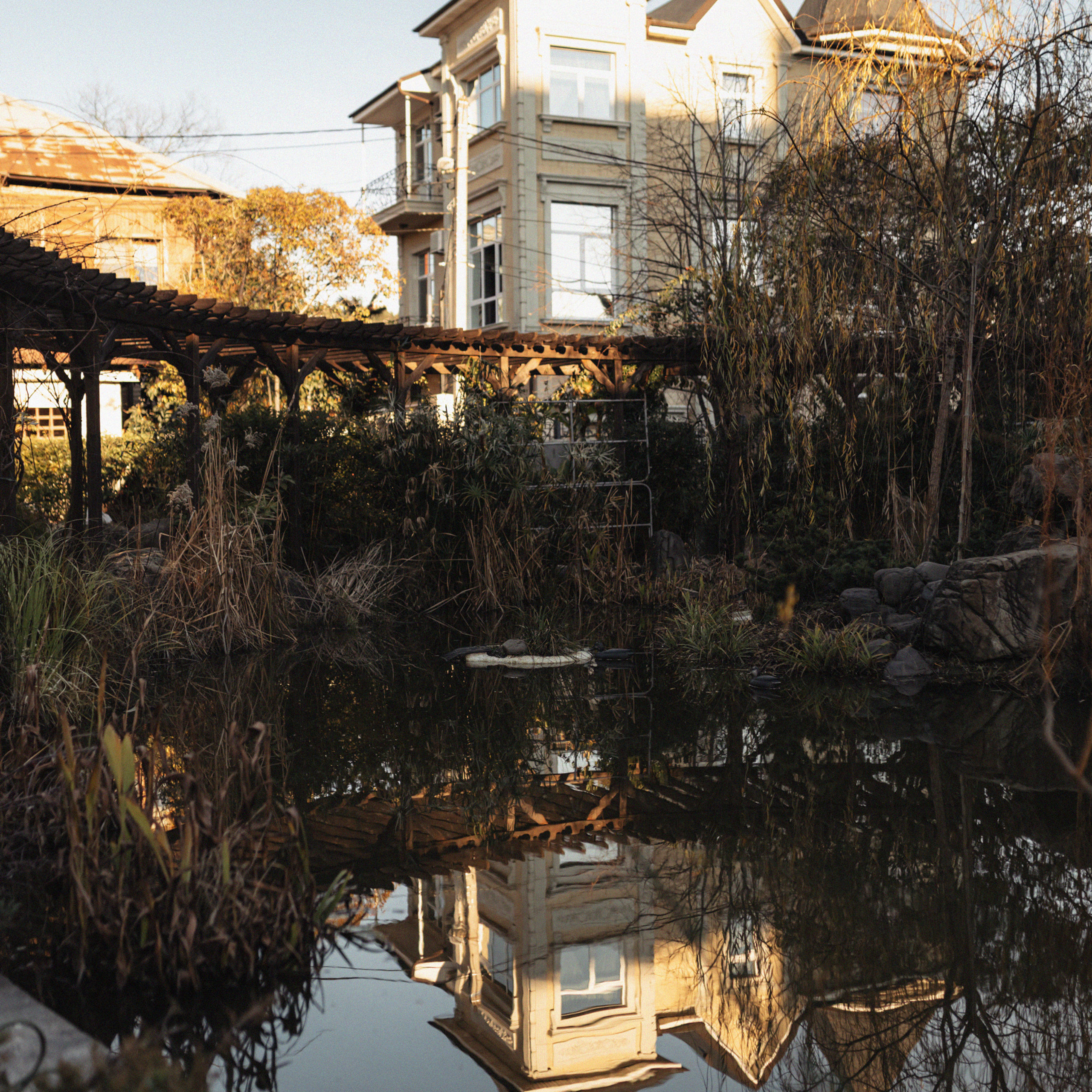 Надя, театр, море. Фотограф Мария Сваридзе