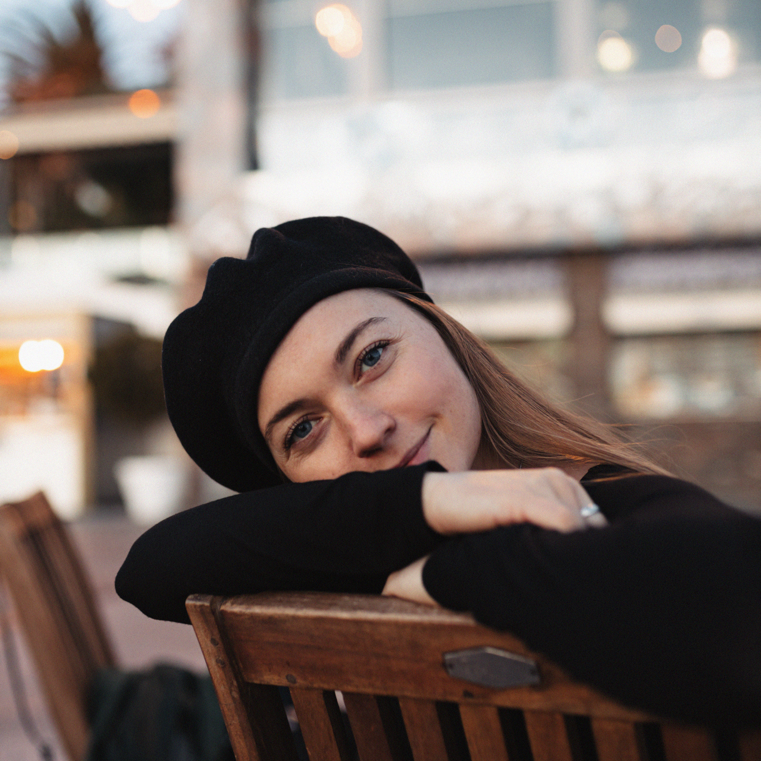 Надя, театр, море. Фотограф Мария Сваридзе