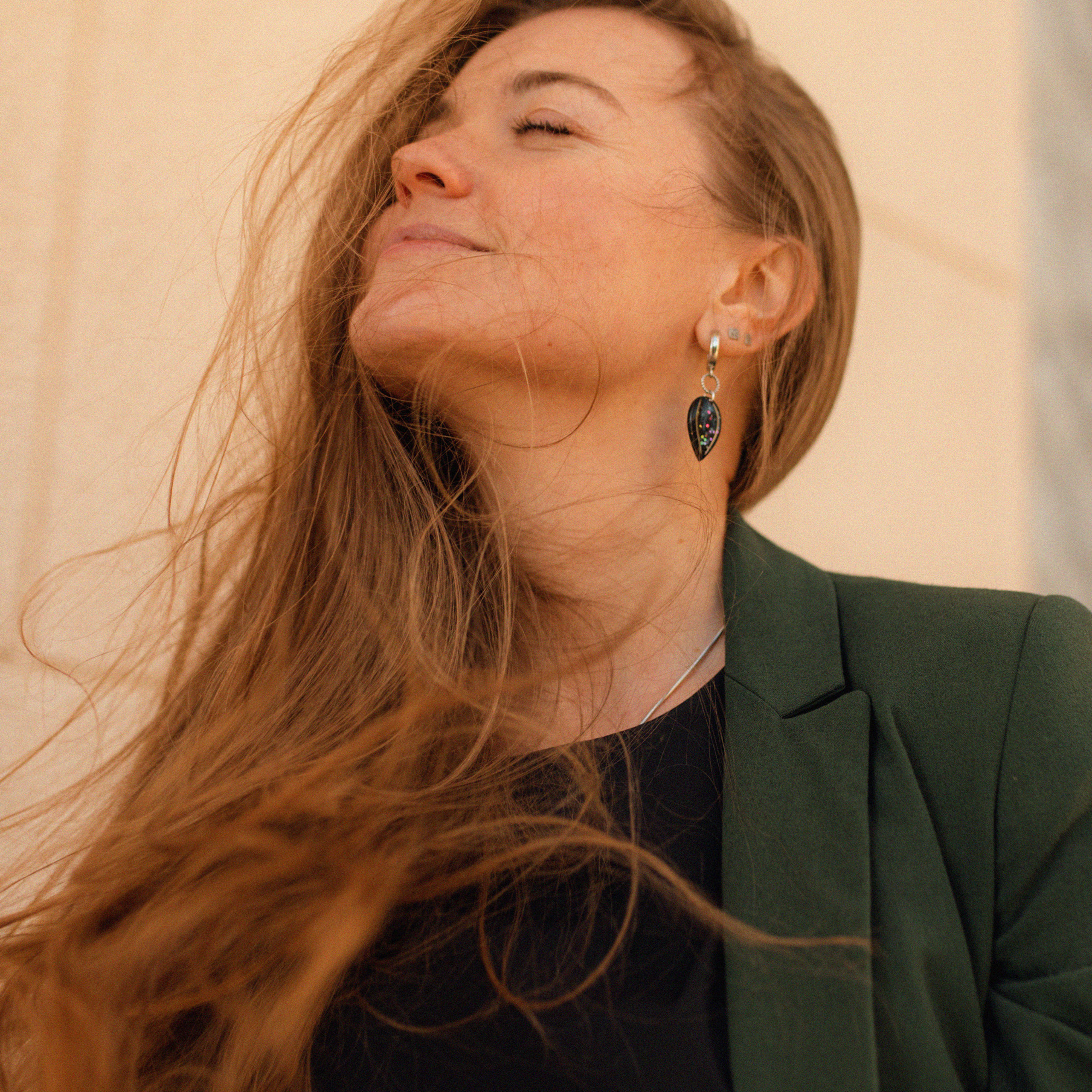 Надя, театр, море. Фотограф Мария Сваридзе