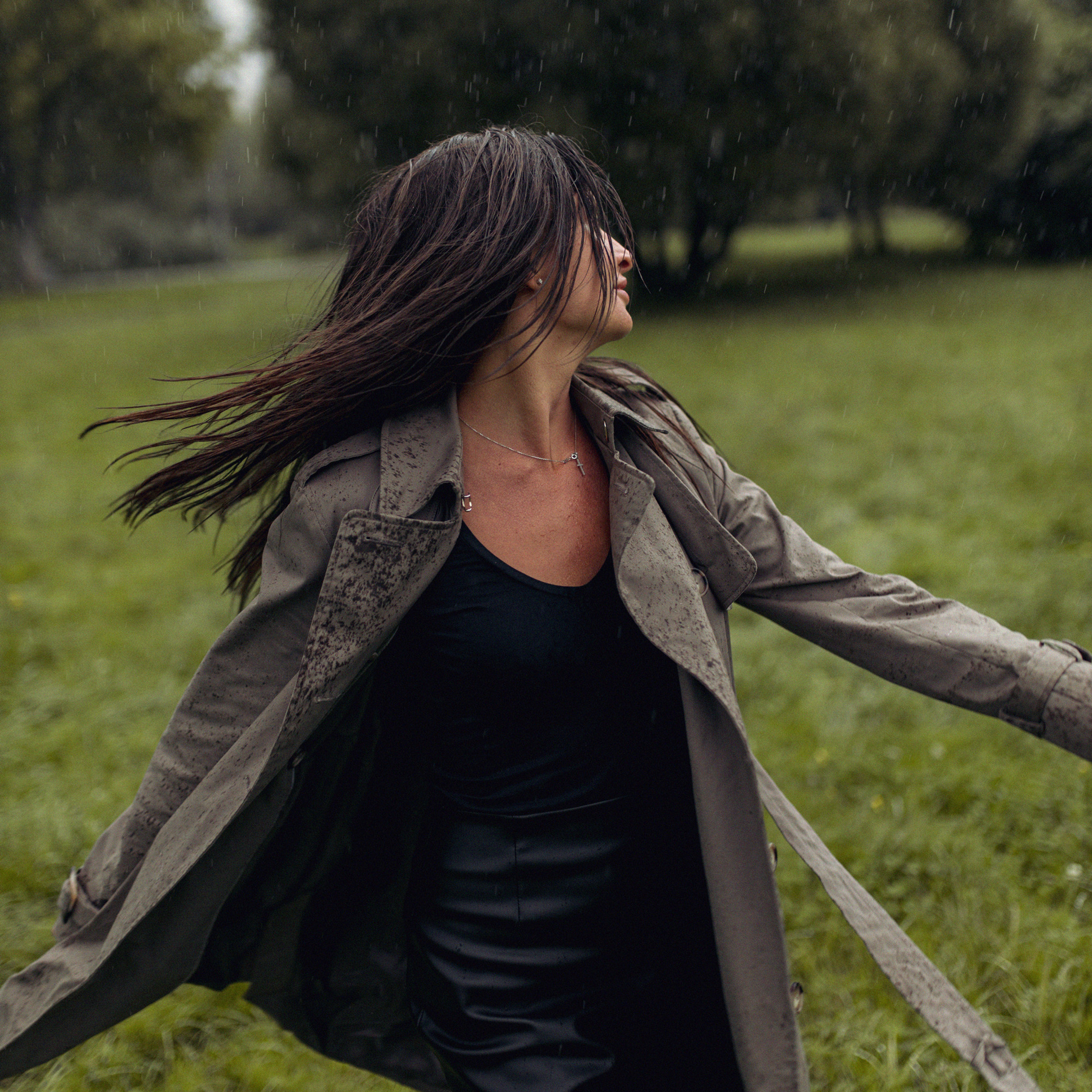 Аня и дождь в Питере. Фотограф Мария Сваридзе