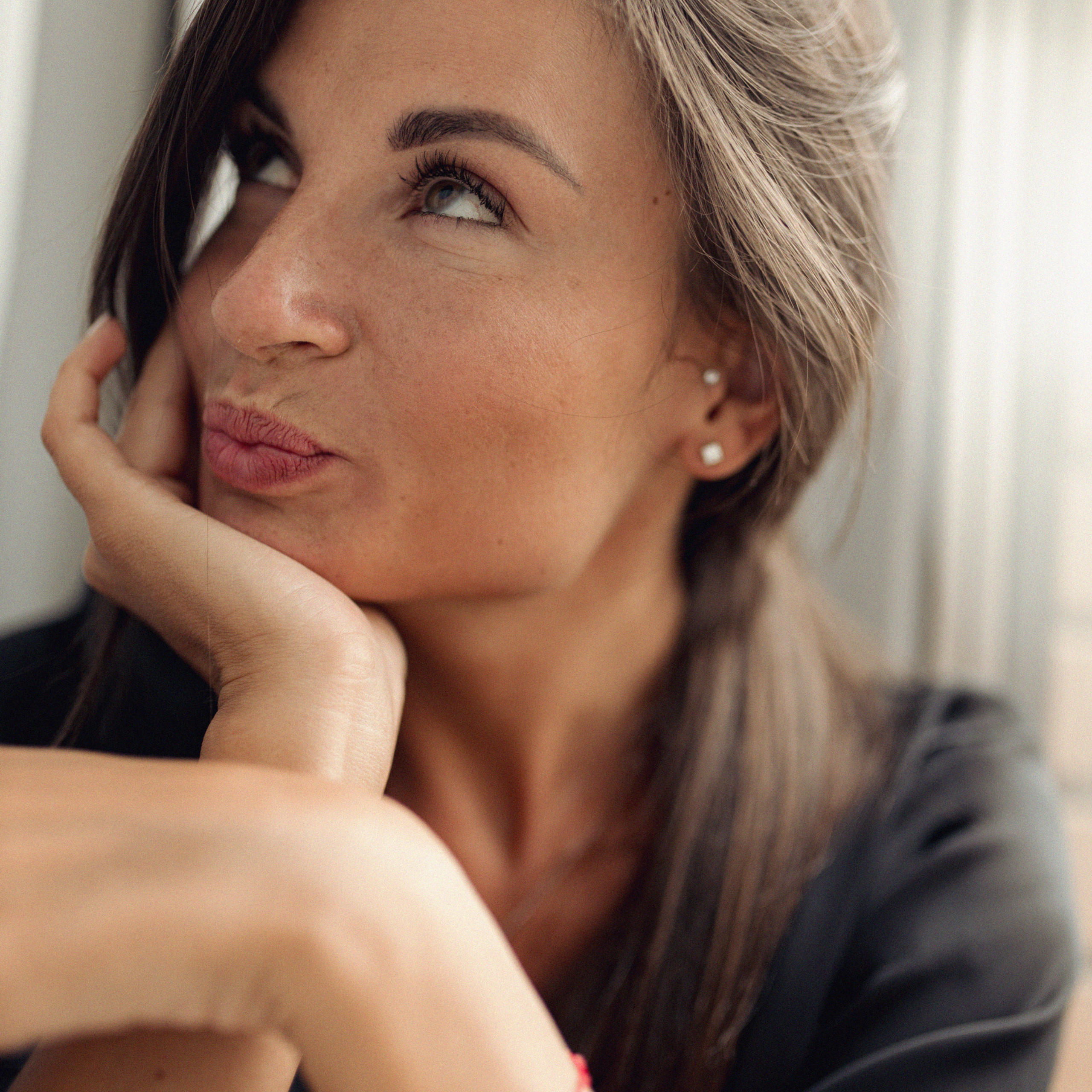 Аня и дождь в Питере. Фотограф Мария Сваридзе