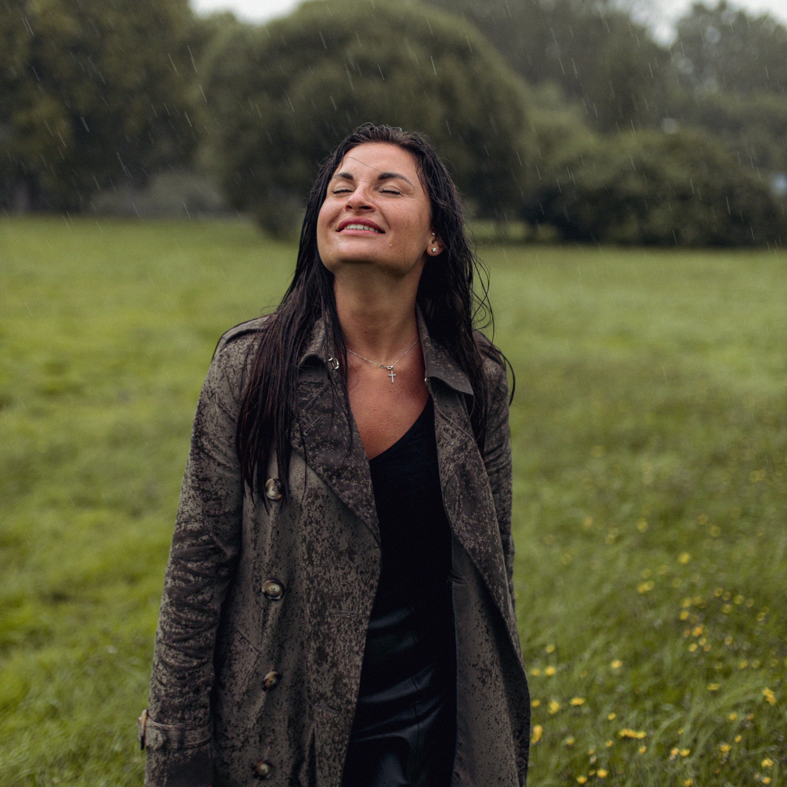 Аня и дождь в Питере. Фотограф Мария Сваридзе