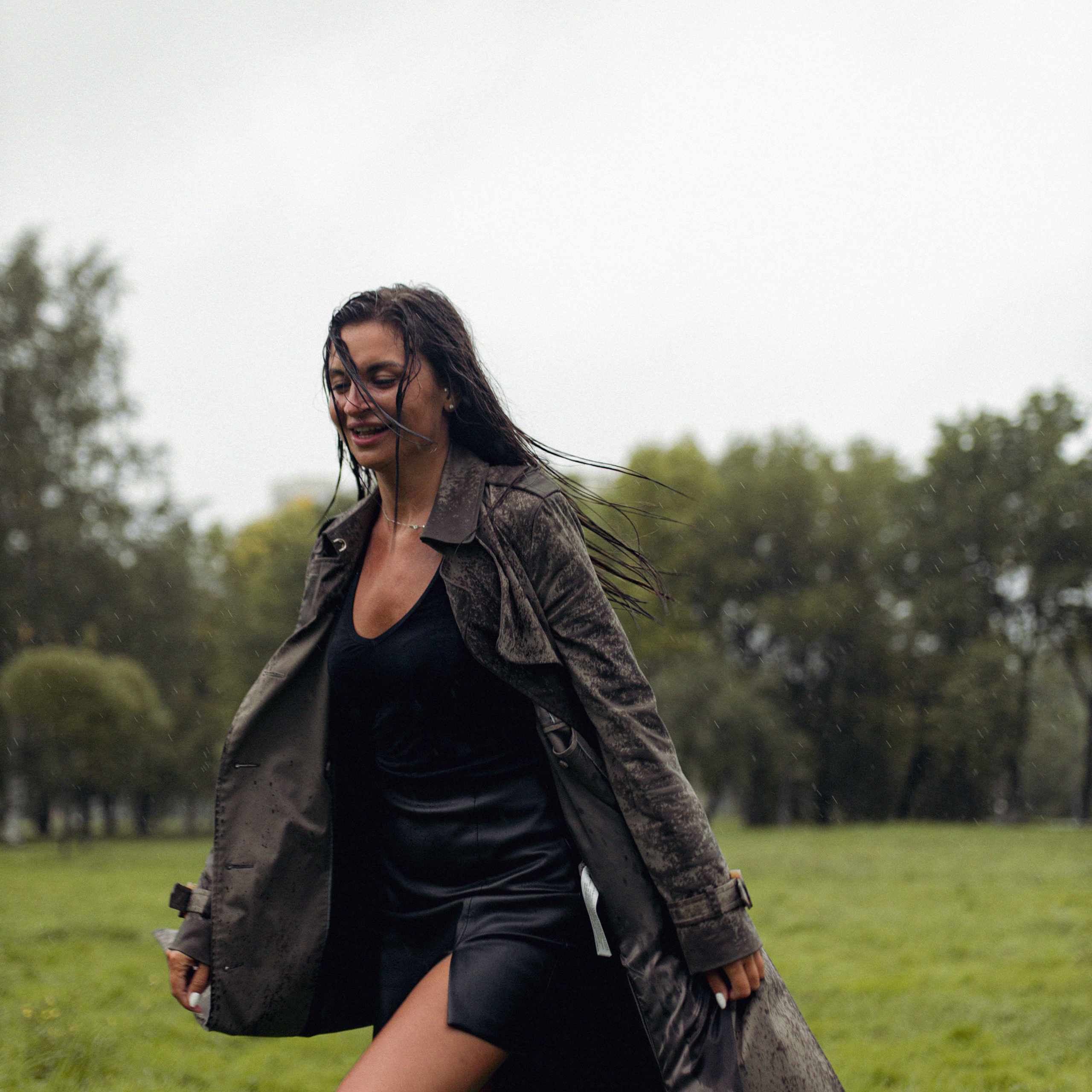 Аня и дождь в Питере. Фотограф Мария Сваридзе