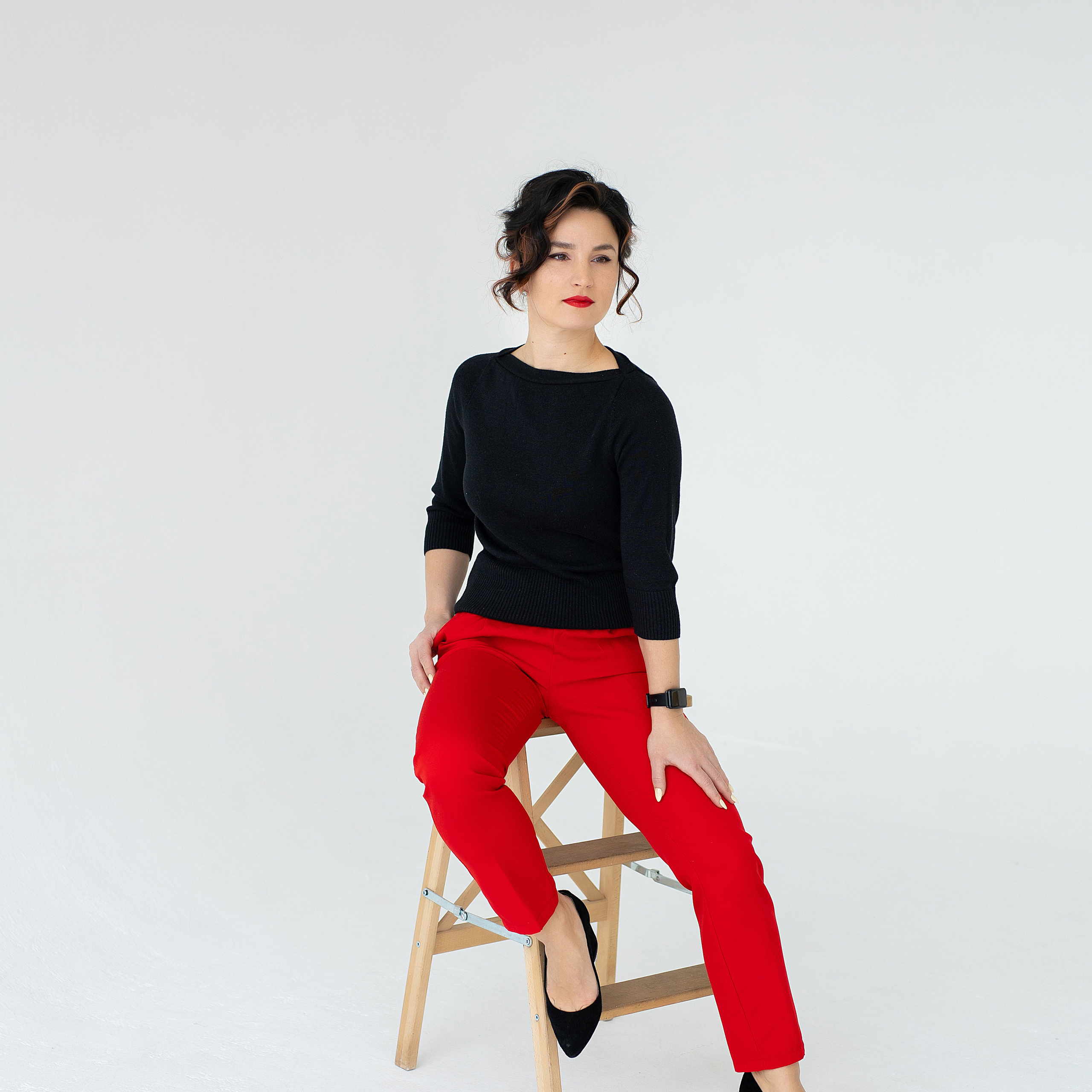 позы для съёмки женщины в студии