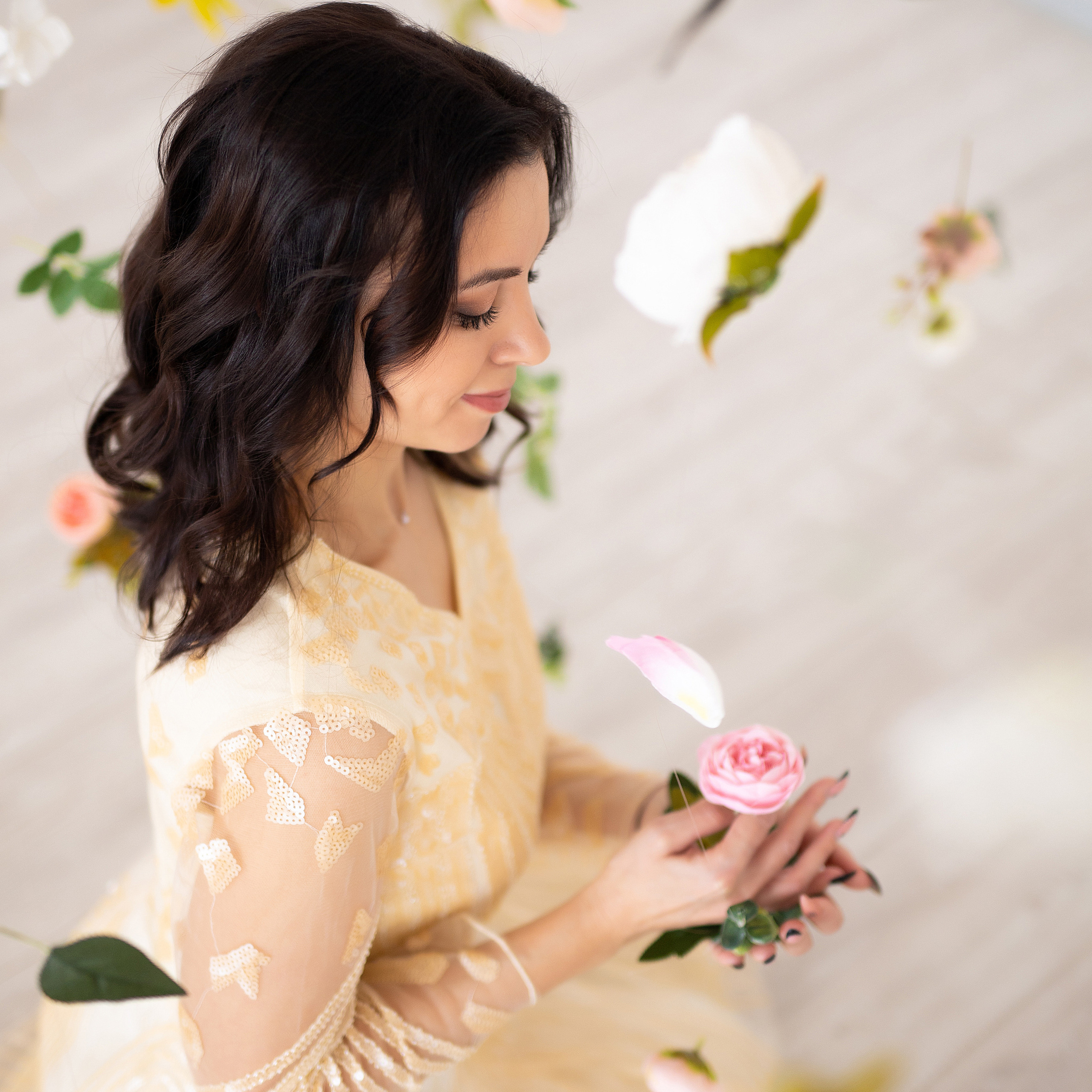 Фотосессия в парящих цветах