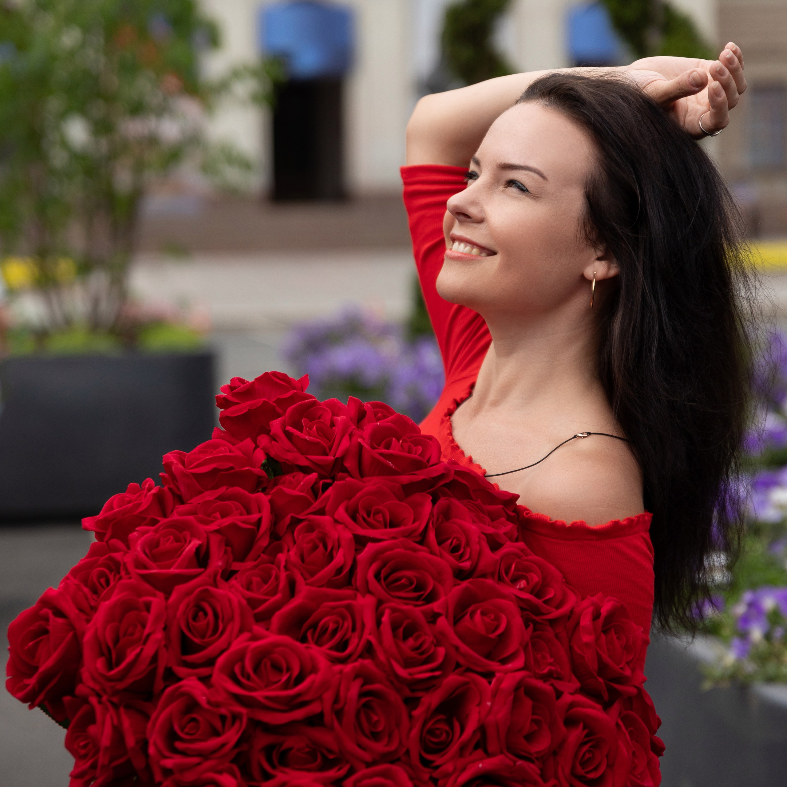Фотопрогулка в центре с букетом красных роз. Семейный и свадебный фотограф в Санкт-Петербурге Татьяна Швыкова