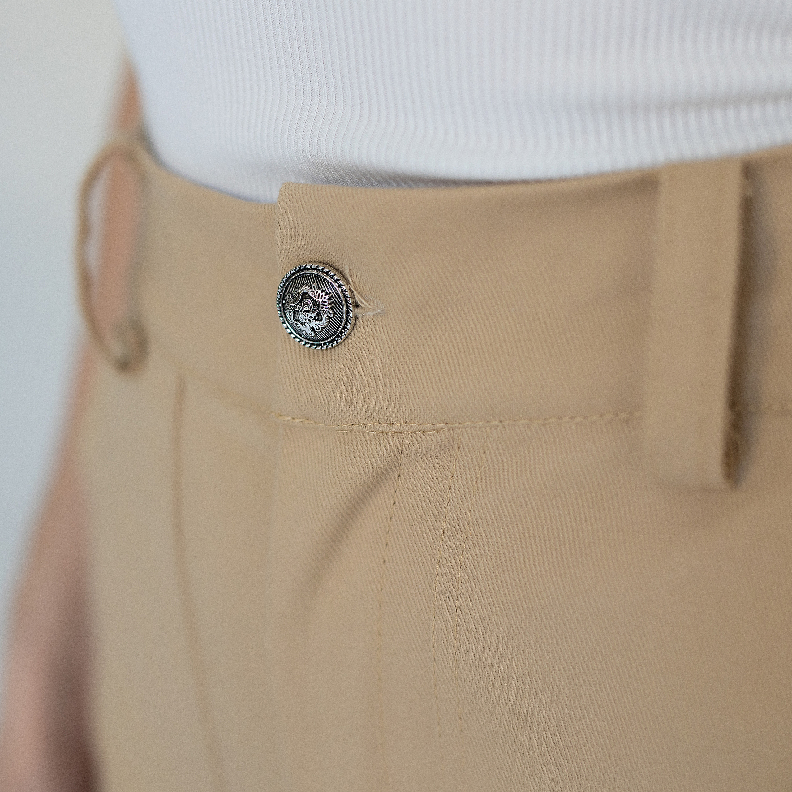 фотосъёмка  брюк на продажу в студии