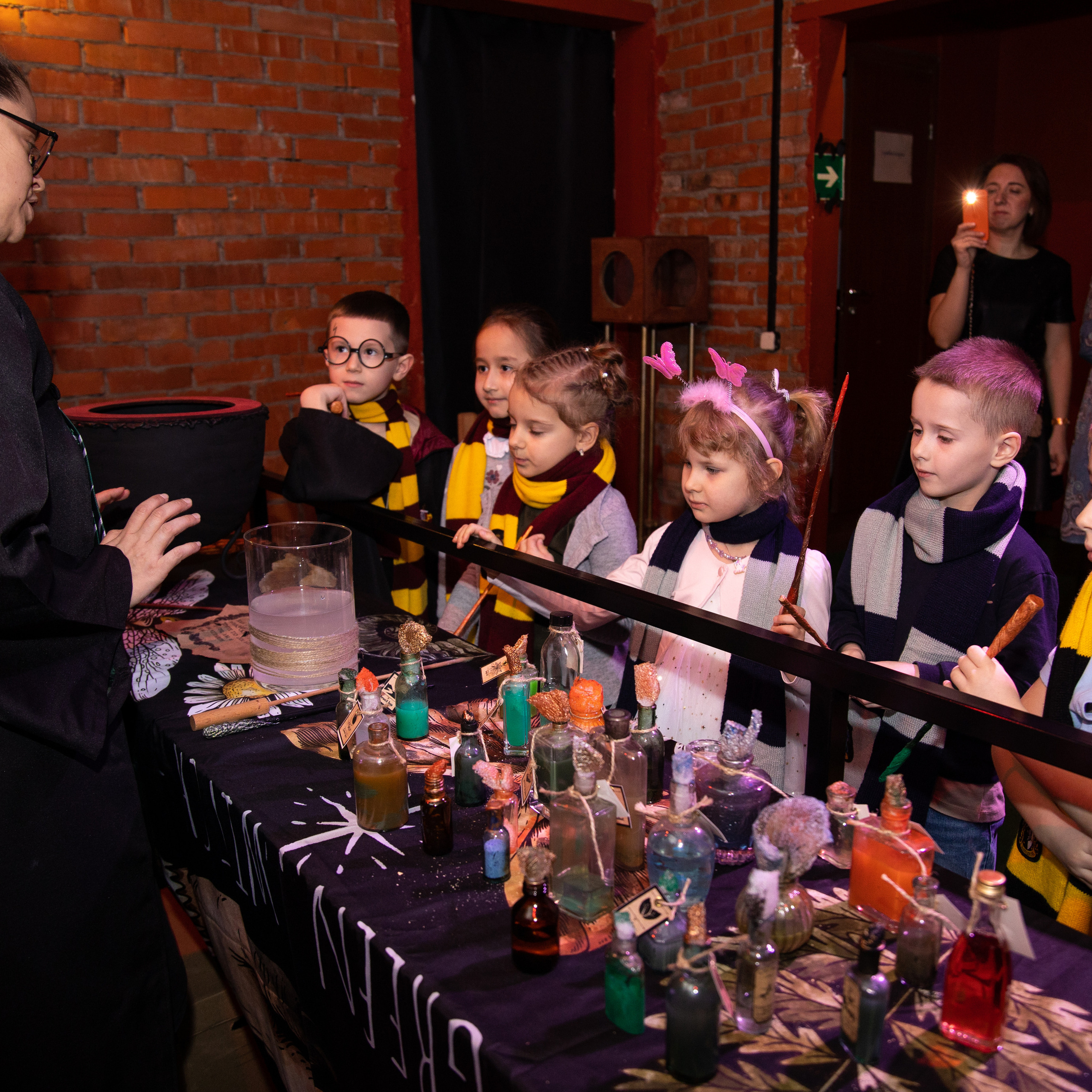 Дети варят зелье