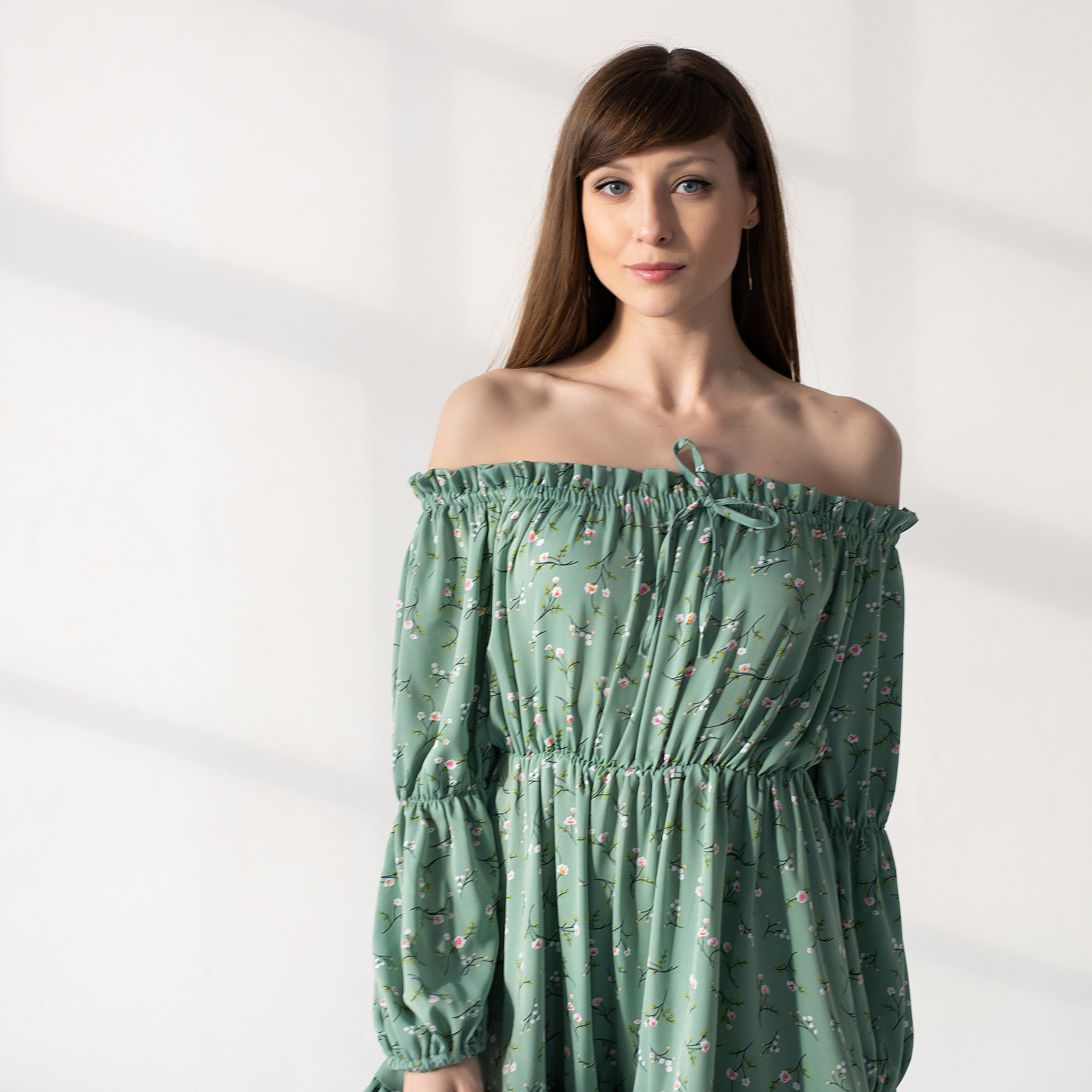 фотосъёмка платьев для озон на циклораме