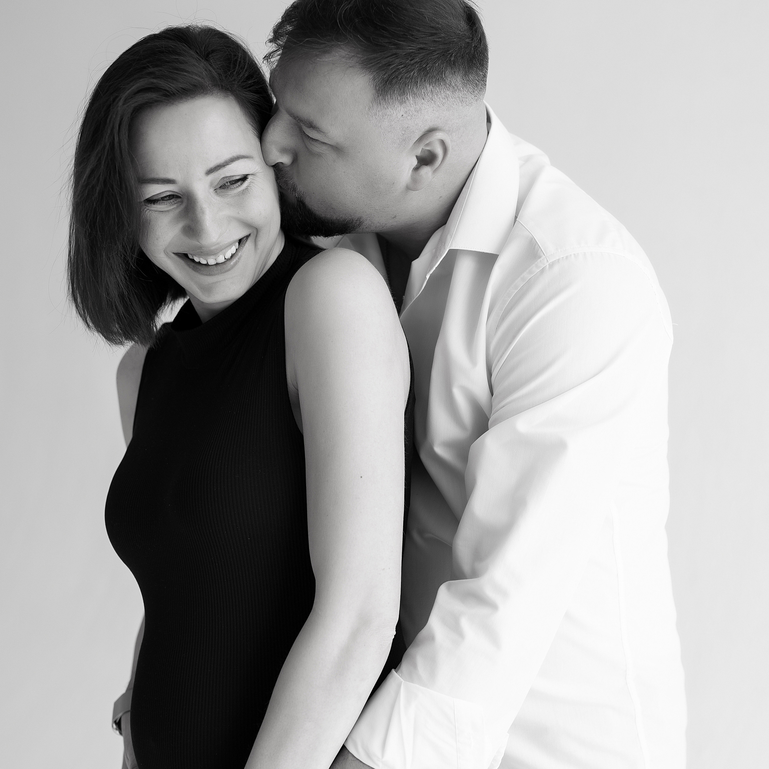 чёрно-белая съёмка беременности чёрно-белая съёмка беременности