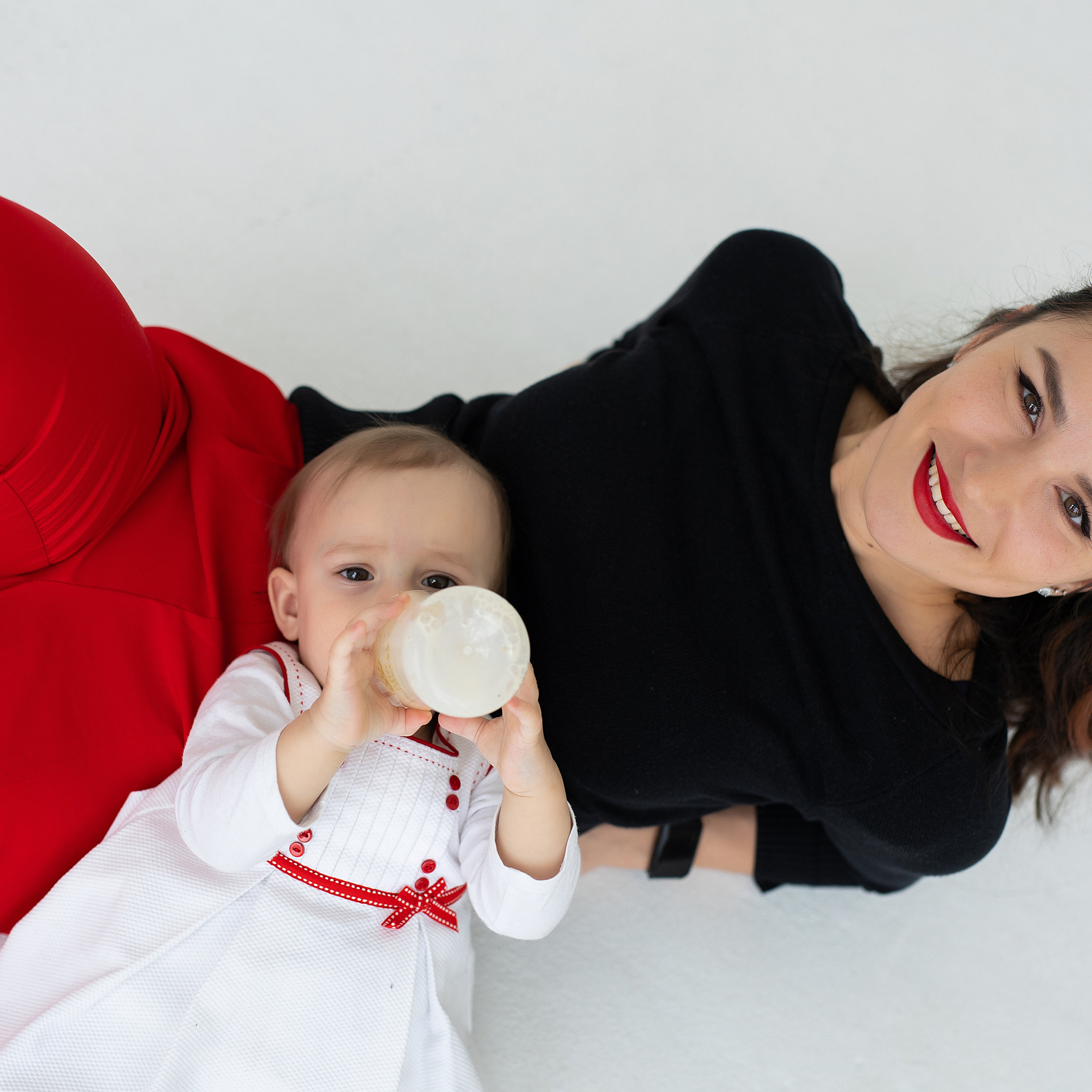 необычная фотосессия для мамы и дочки в студии в  спб 