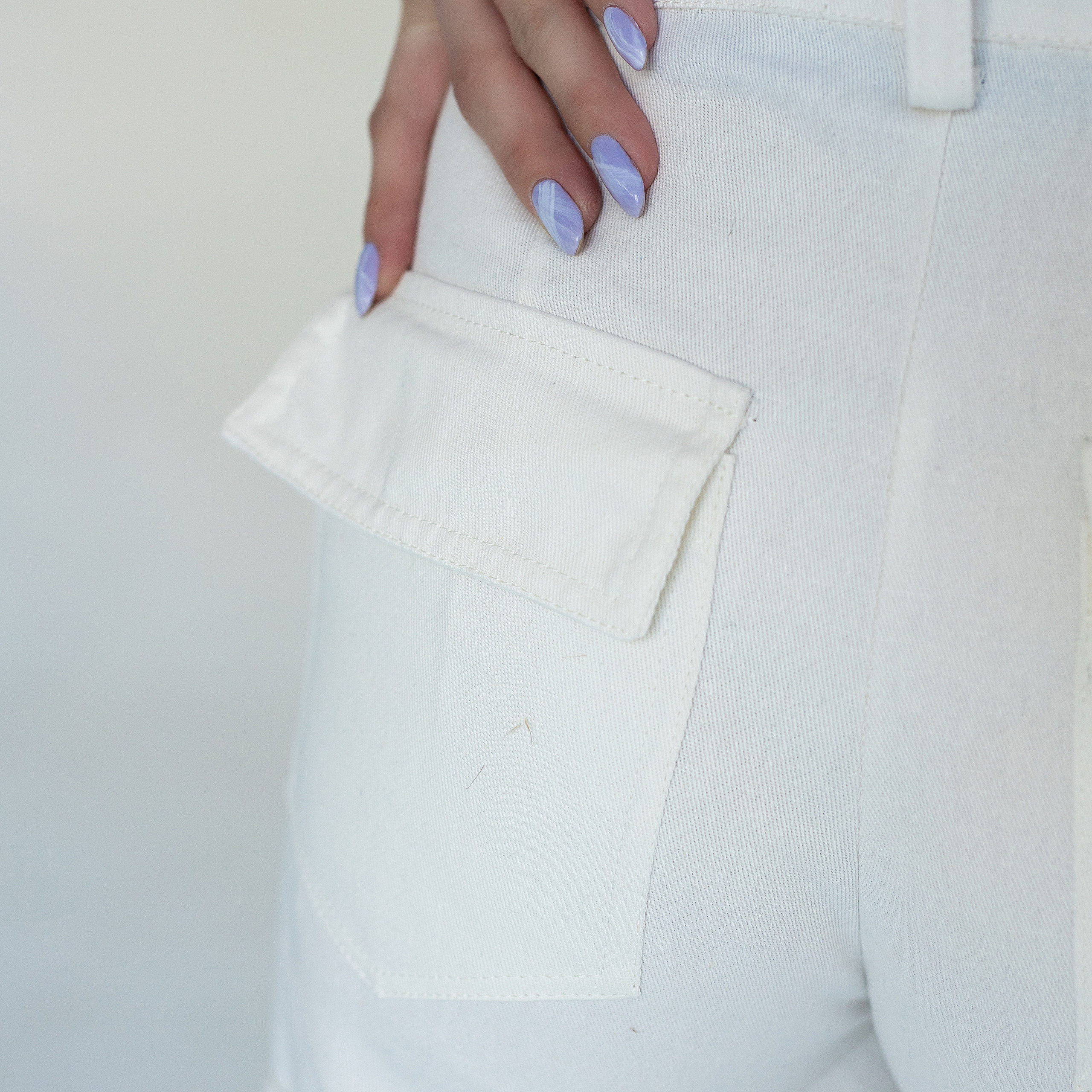 фотосъёмка  брюк на циклораме