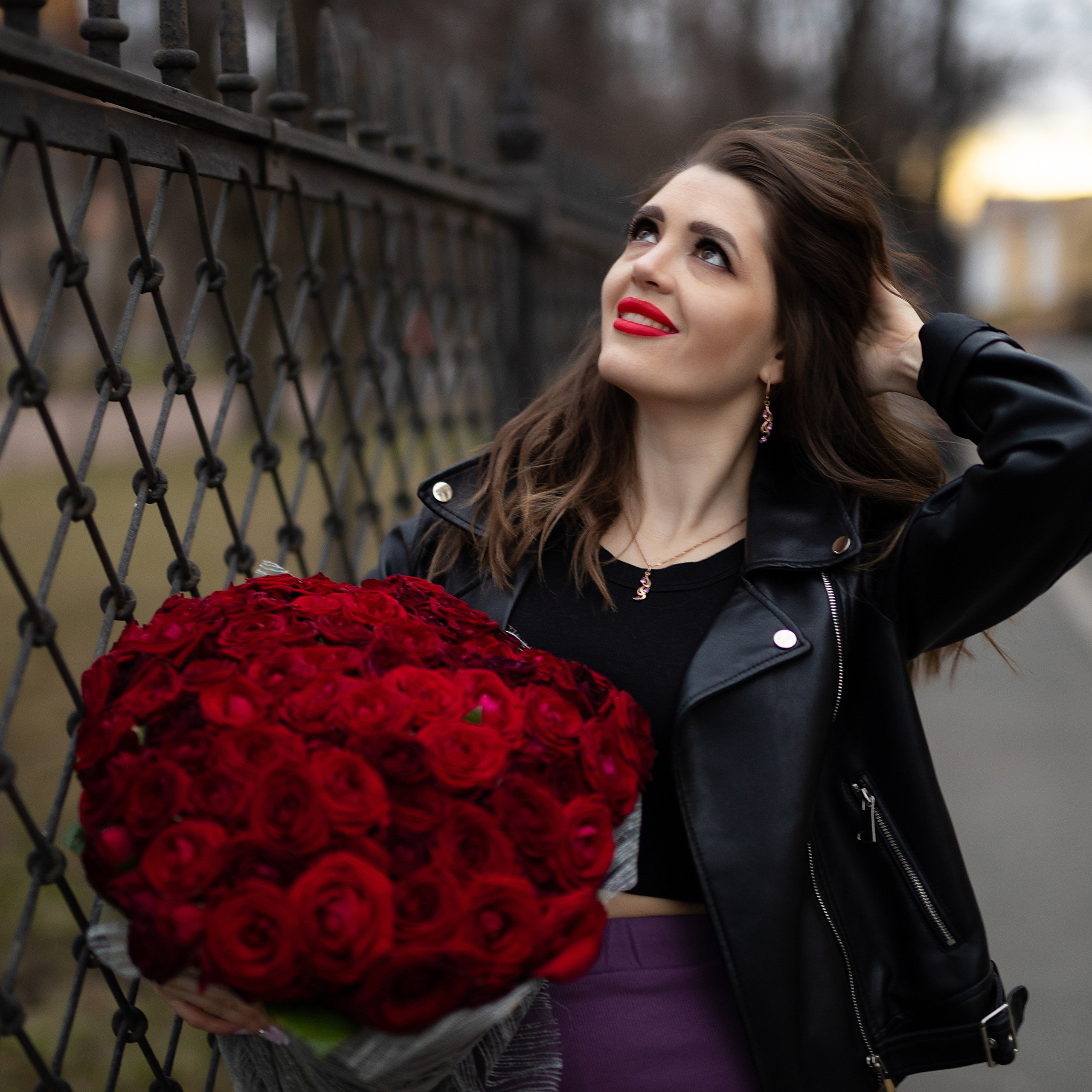 кожаная косуха круто смотрится на фото