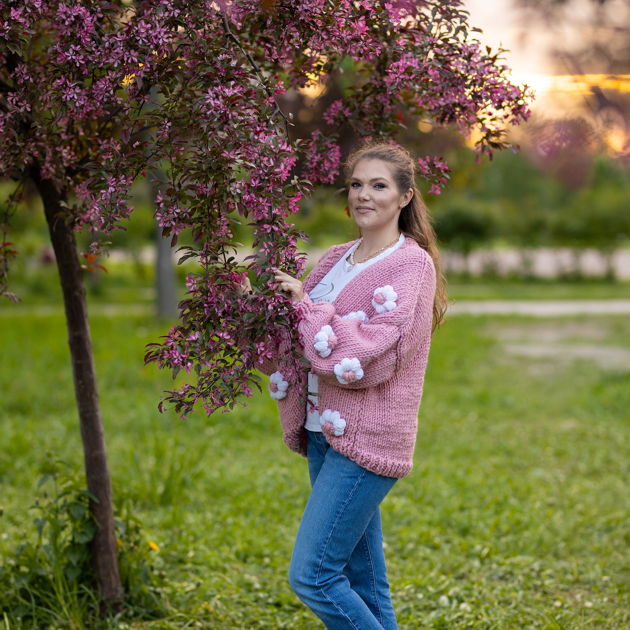 красивая девушка в цветении