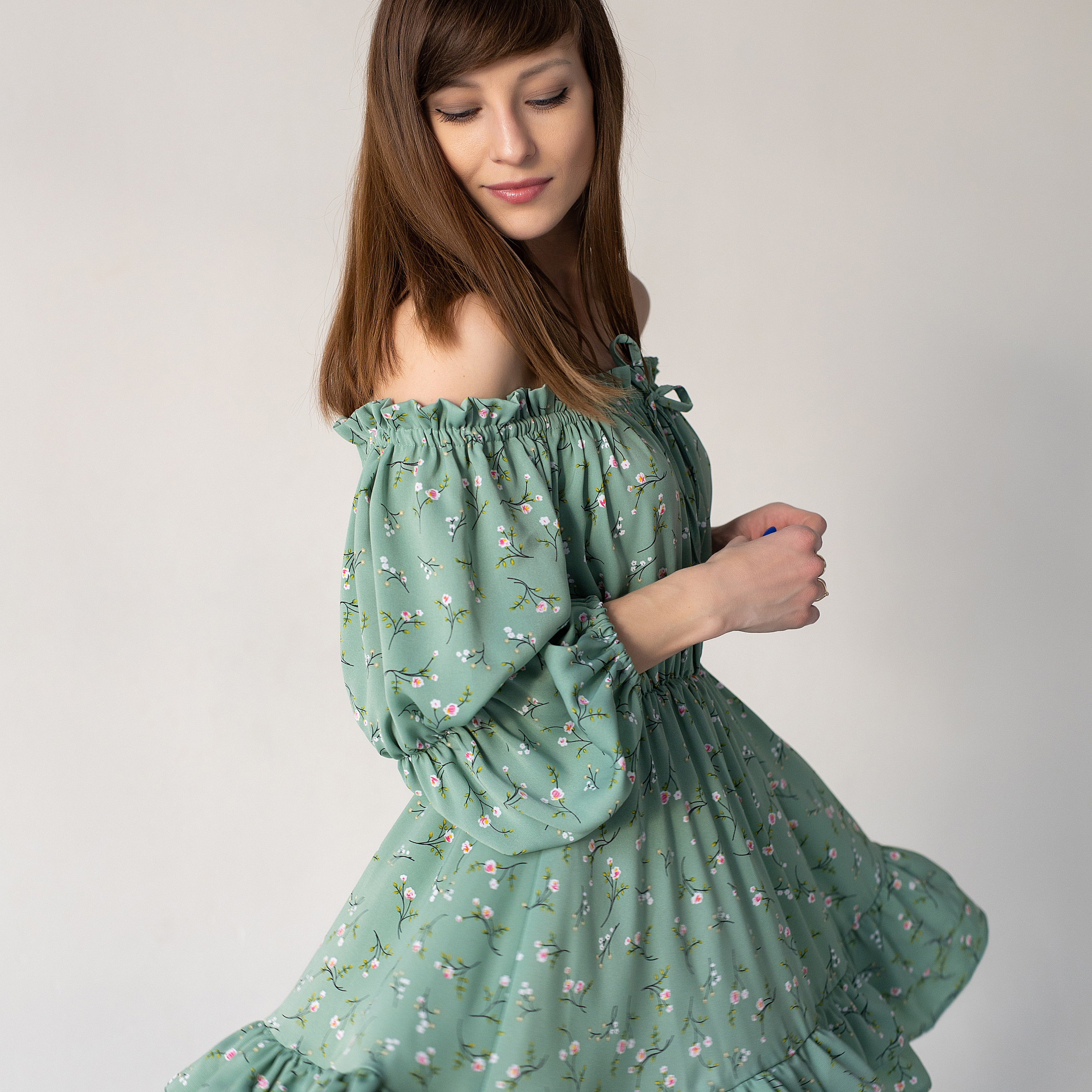 фотосъёмка платьев для озон на циклораме