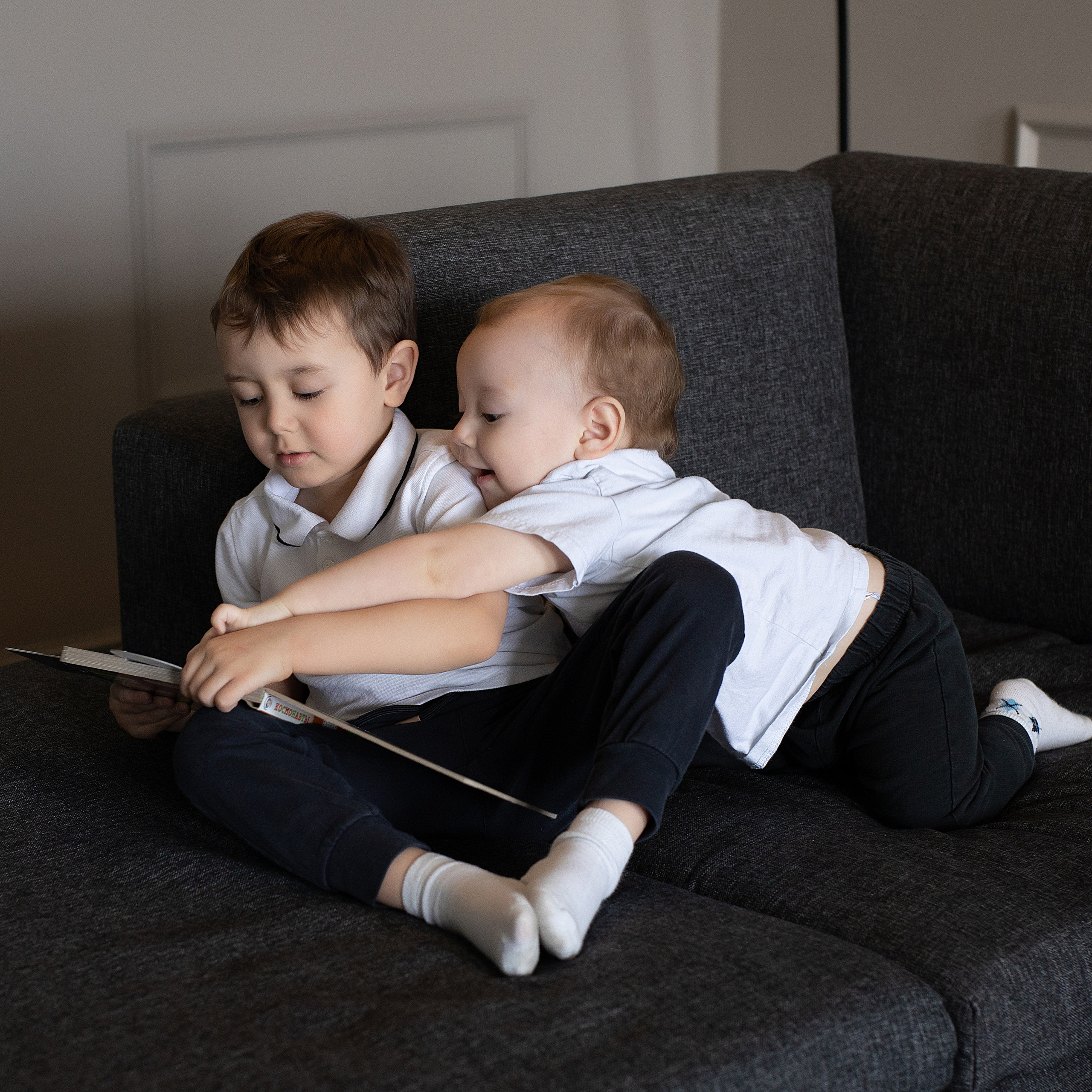 фотосессия для семьи с двумя сыновьями в питере