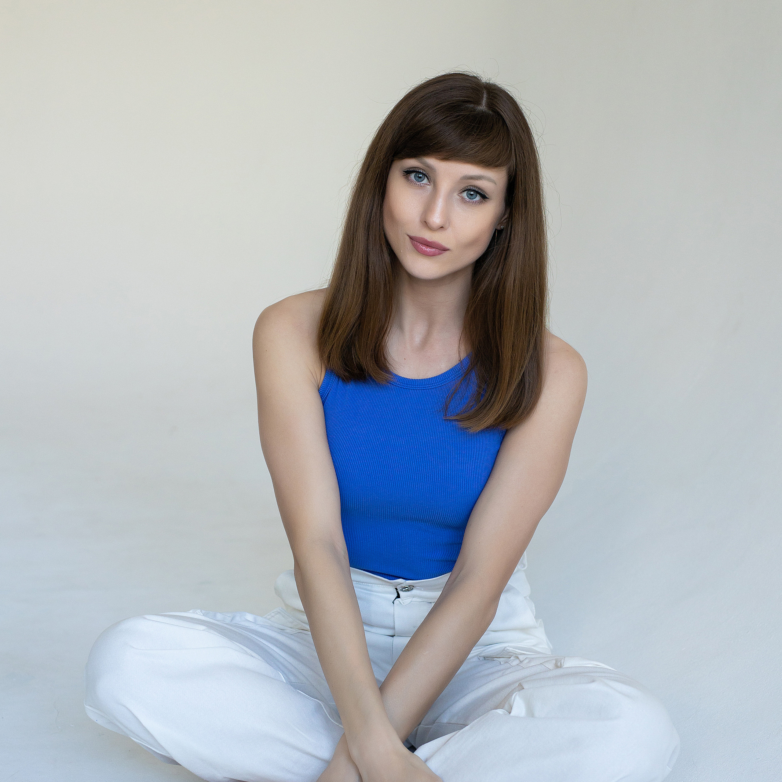 фотосъёмка  брюк на циклораме