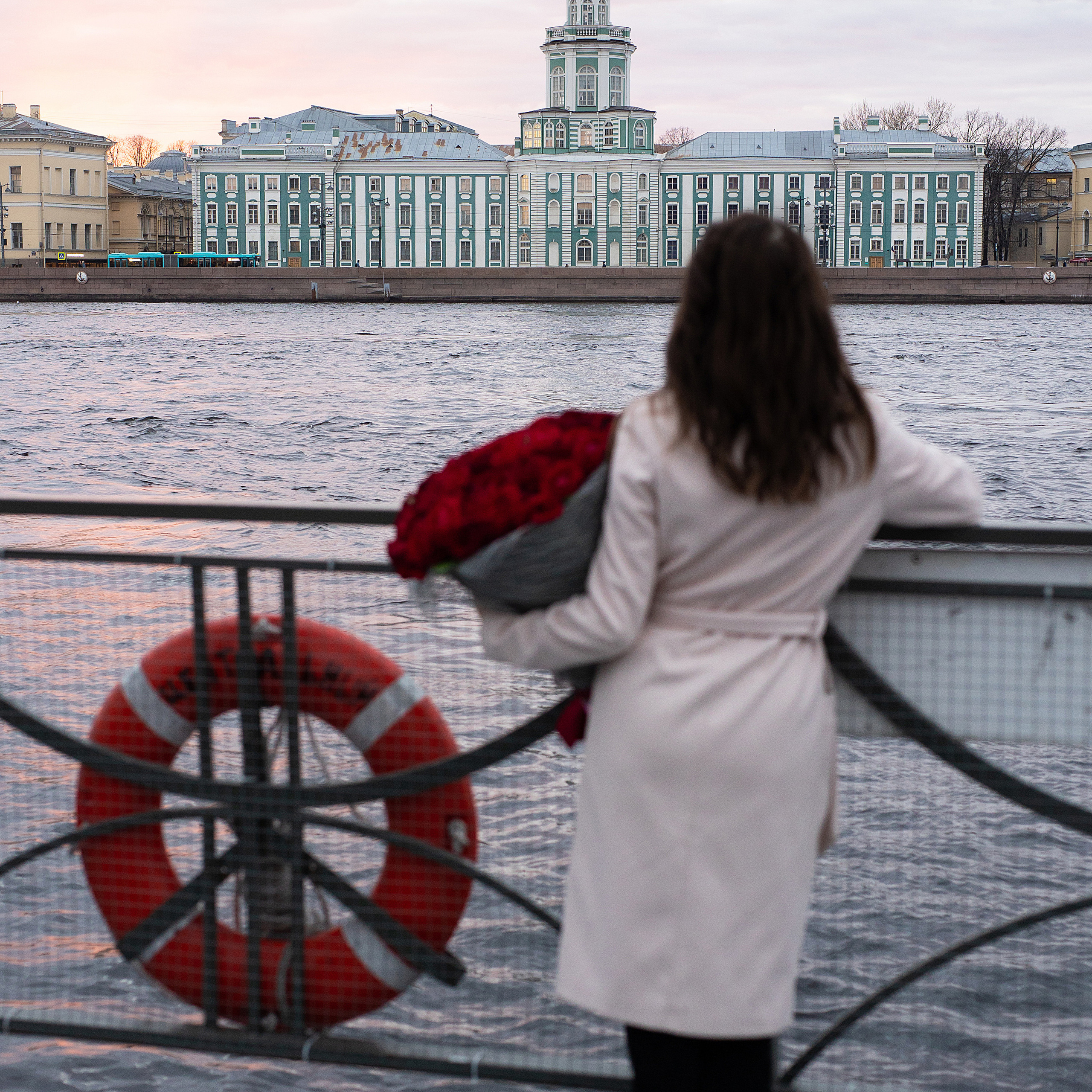 невероятно красивый закат над невой