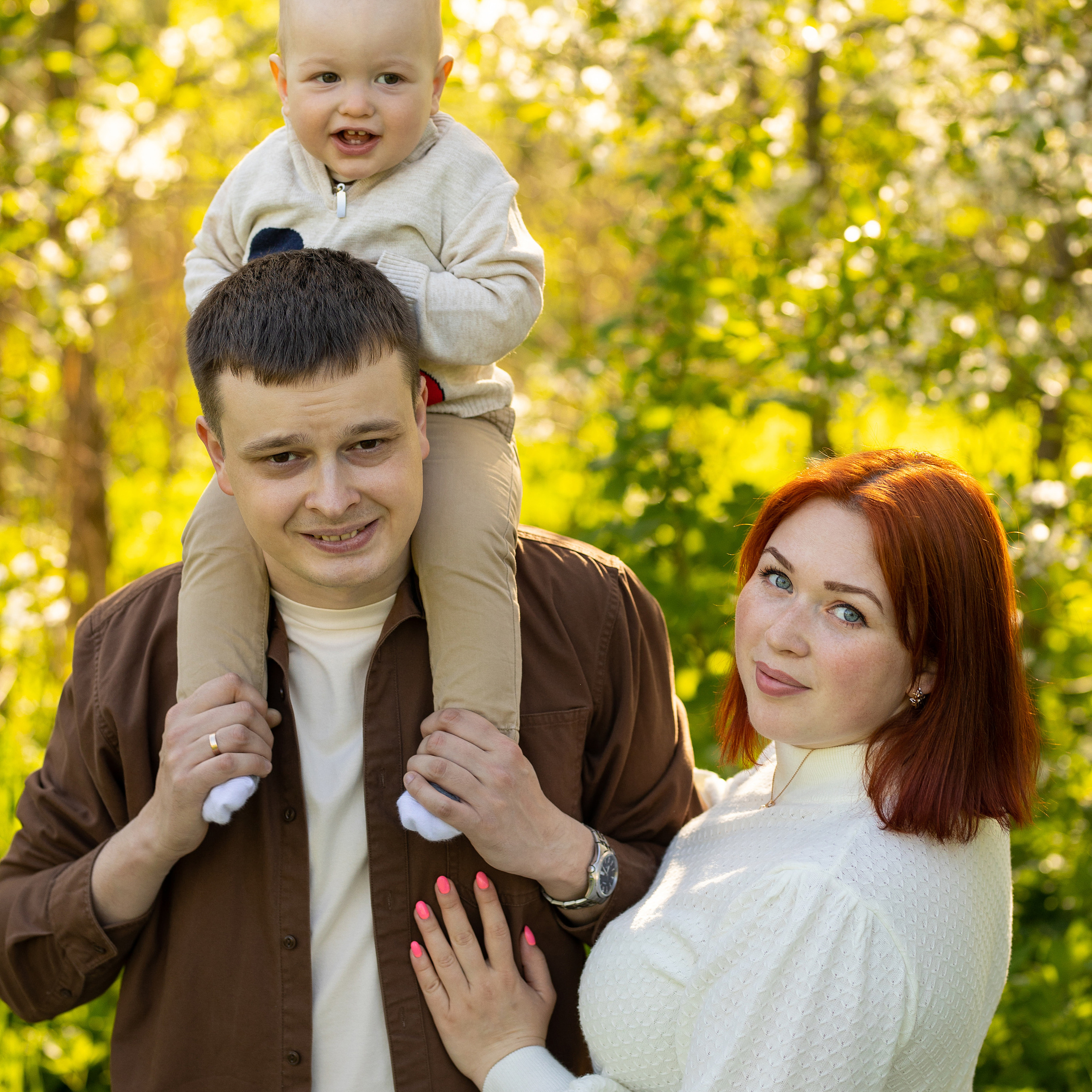 дружная семья на фотосессии