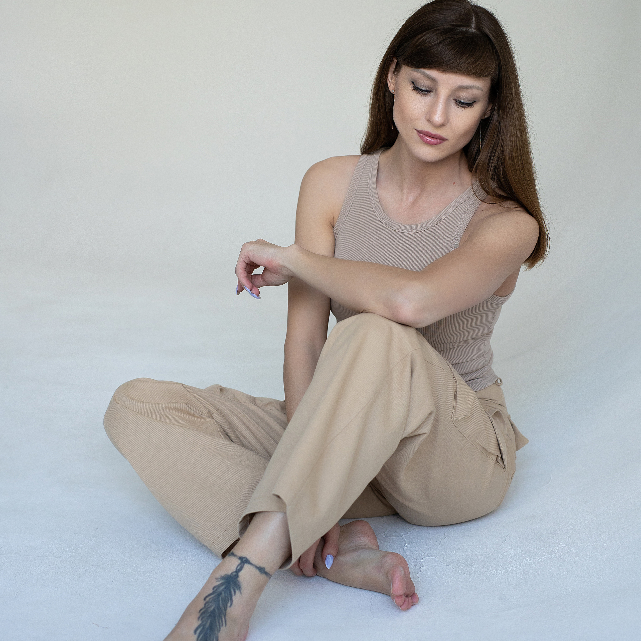 фотосъёмка  брюк на белом фоне