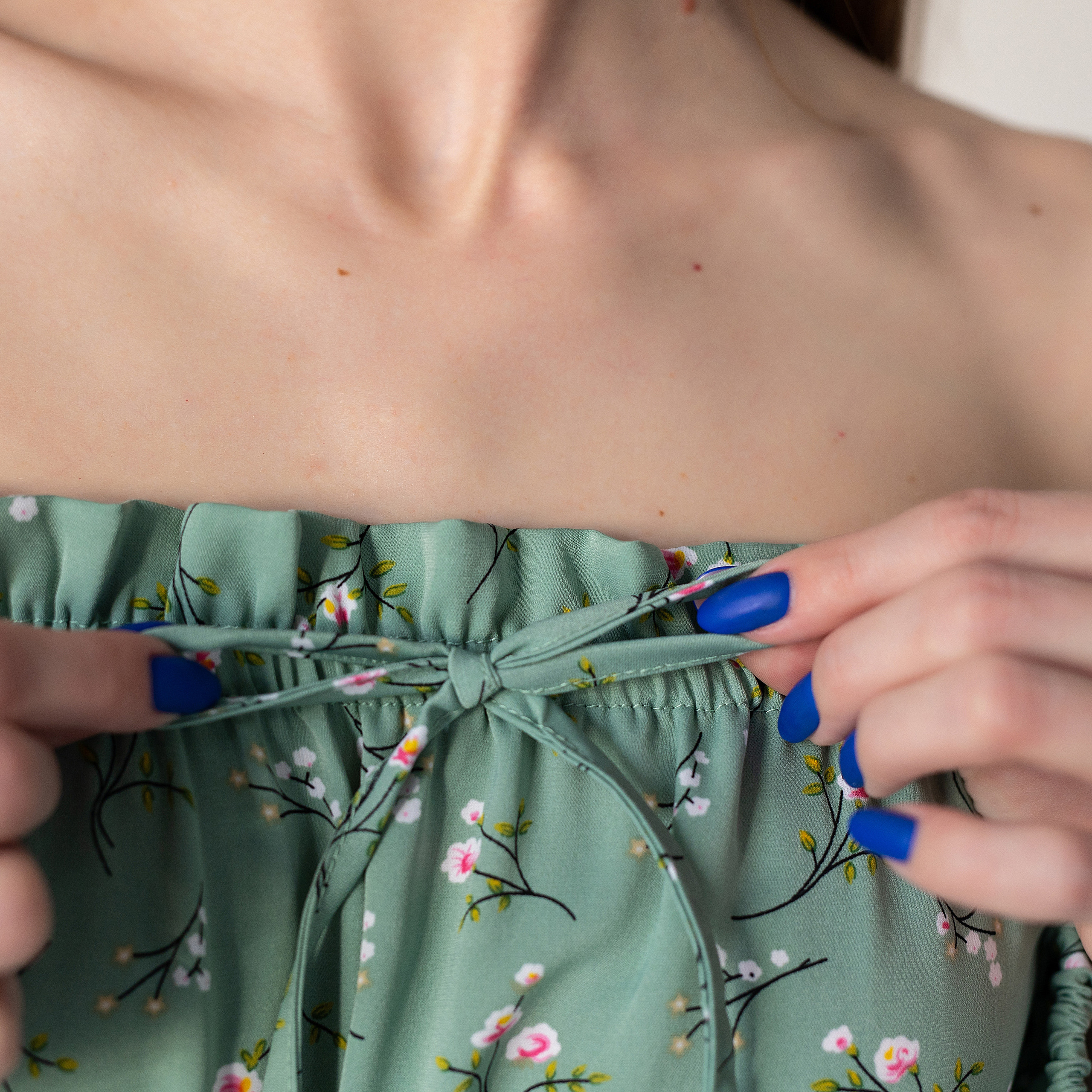 фотосъёмка платьев для озон на белом фоне