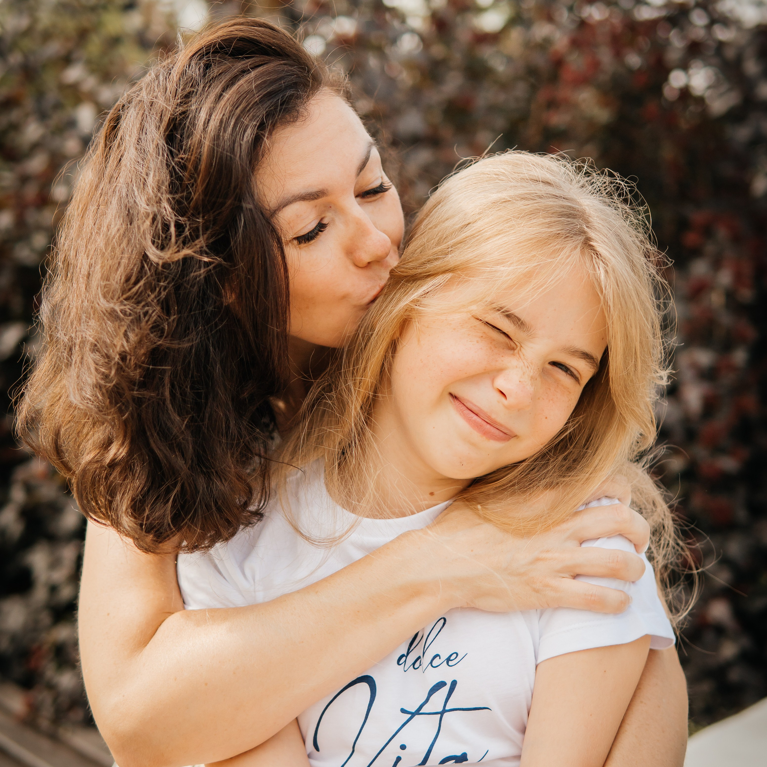 Настя и Катя