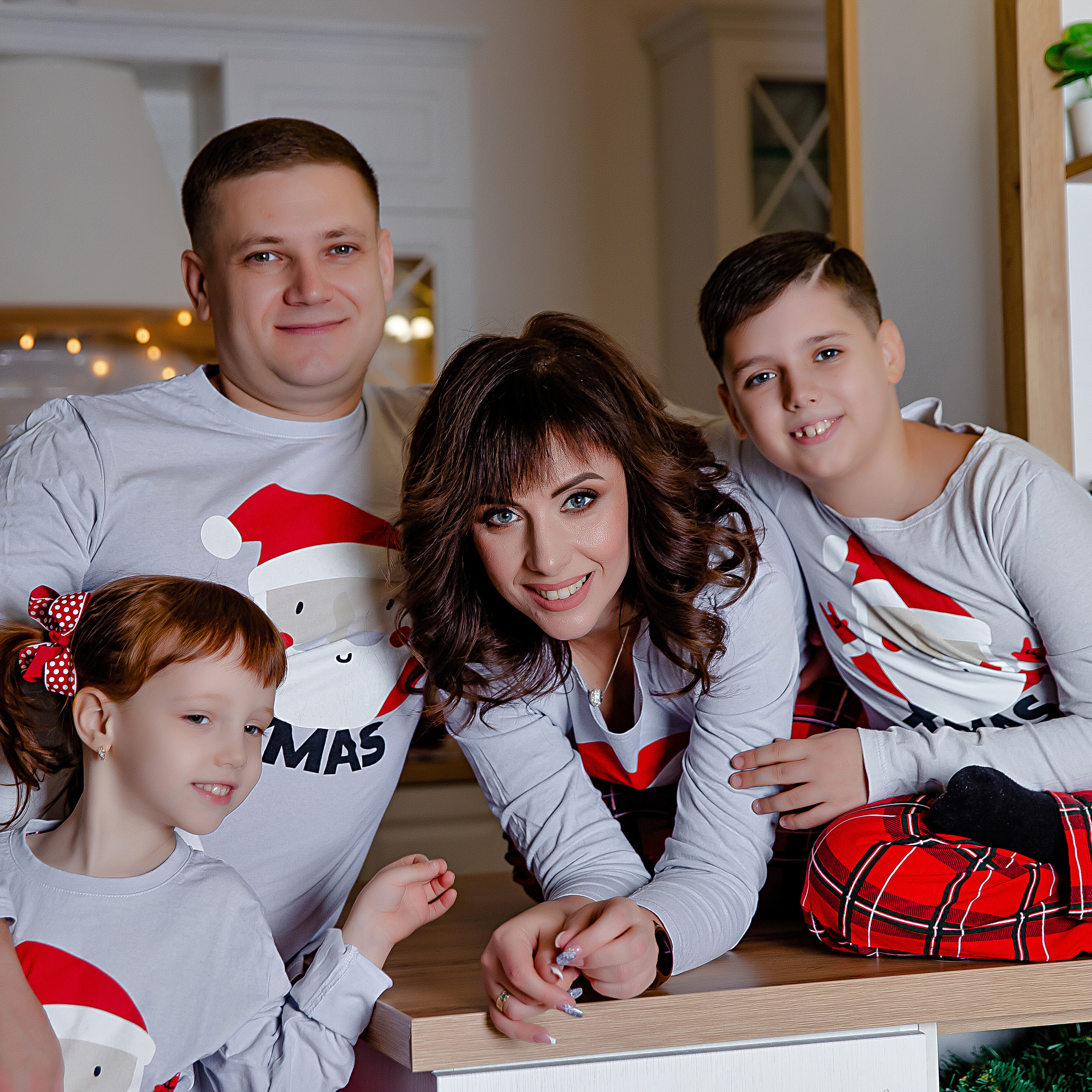 МАМА. ПАПА И ДВОЕ ДЕТОК