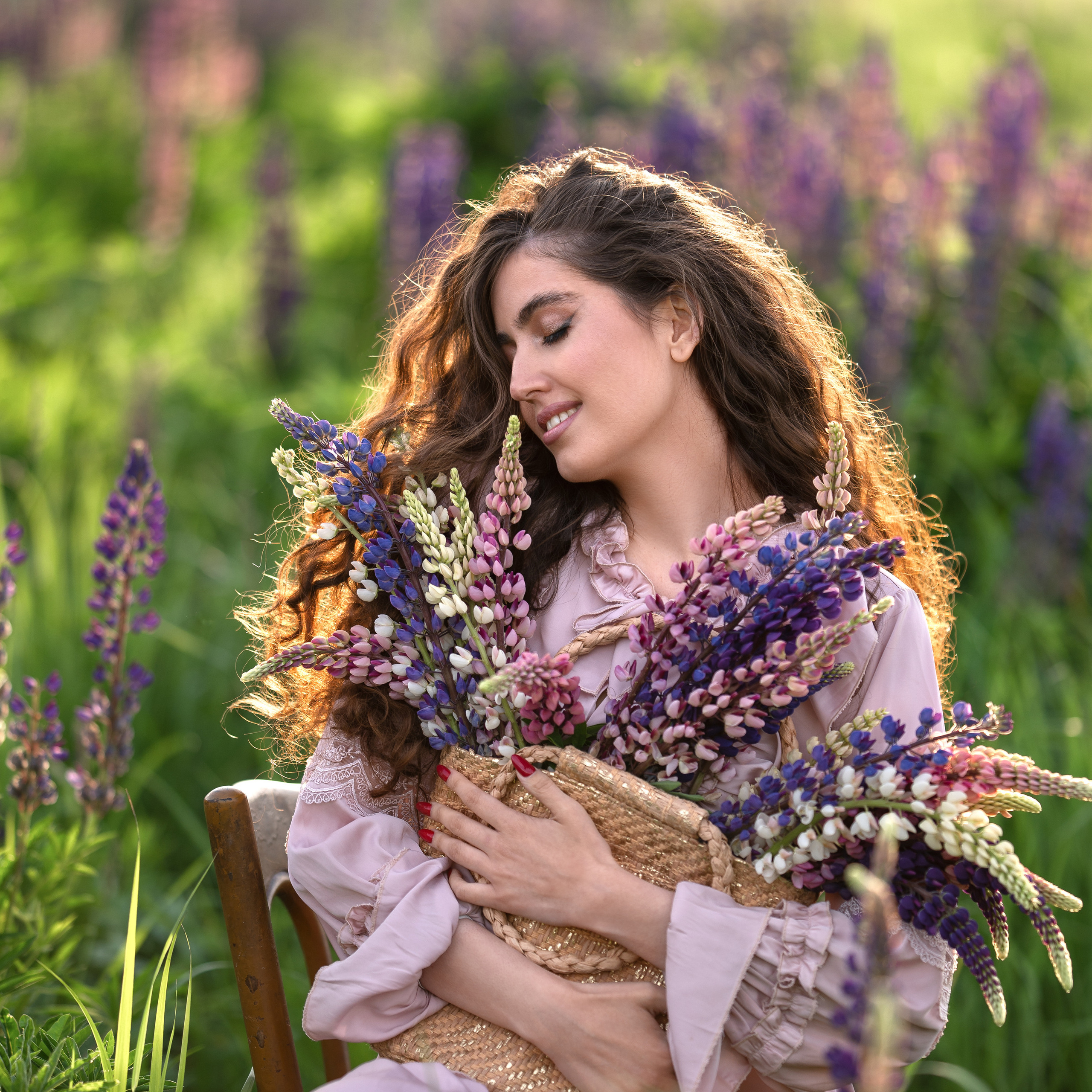 Фотосессия в&nbsp;люпиновом поле